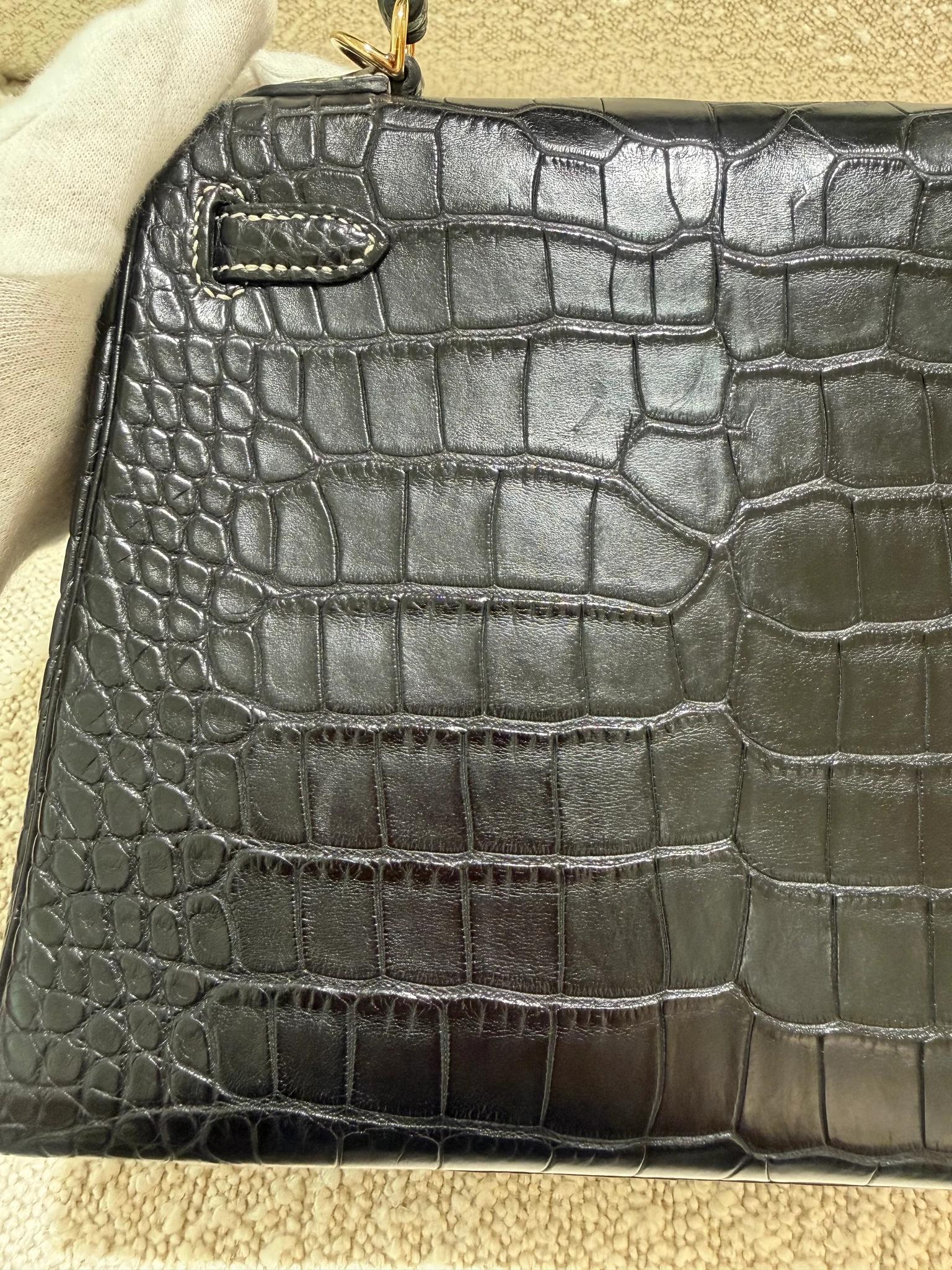 Very Good ( Rank A) HERMÈS Special Order Kelly 25 HSS Noir (89) Matte Alligator Permabrass hardware U (2022) - 10
