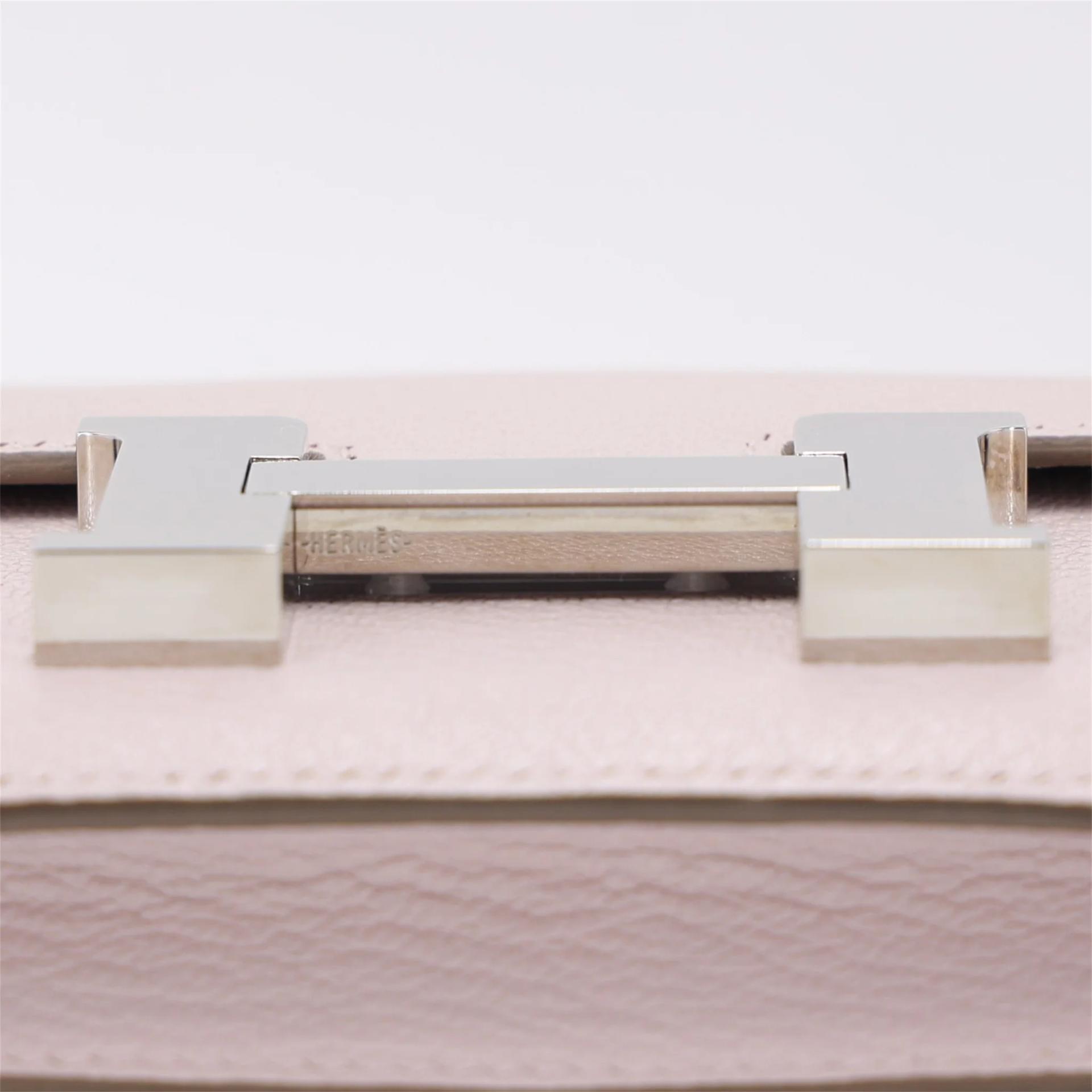 Very Good ( Rank A) HERMÈS Constance Mini Mauve Pale (09) Chevre Palladium hardware B (2023) - 10