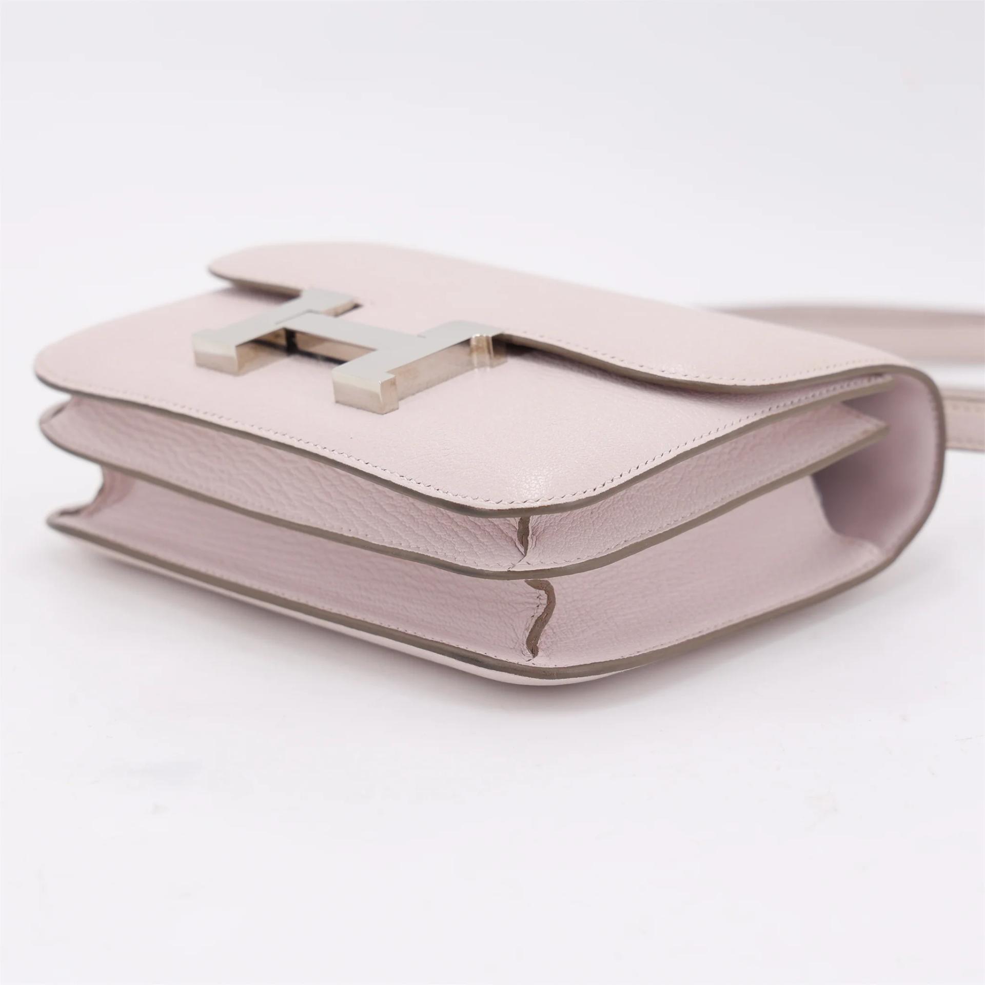 Very Good ( Rank A) HERMÈS Constance Mini Mauve Pale (09) Chevre Palladium hardware B (2023) - 6
