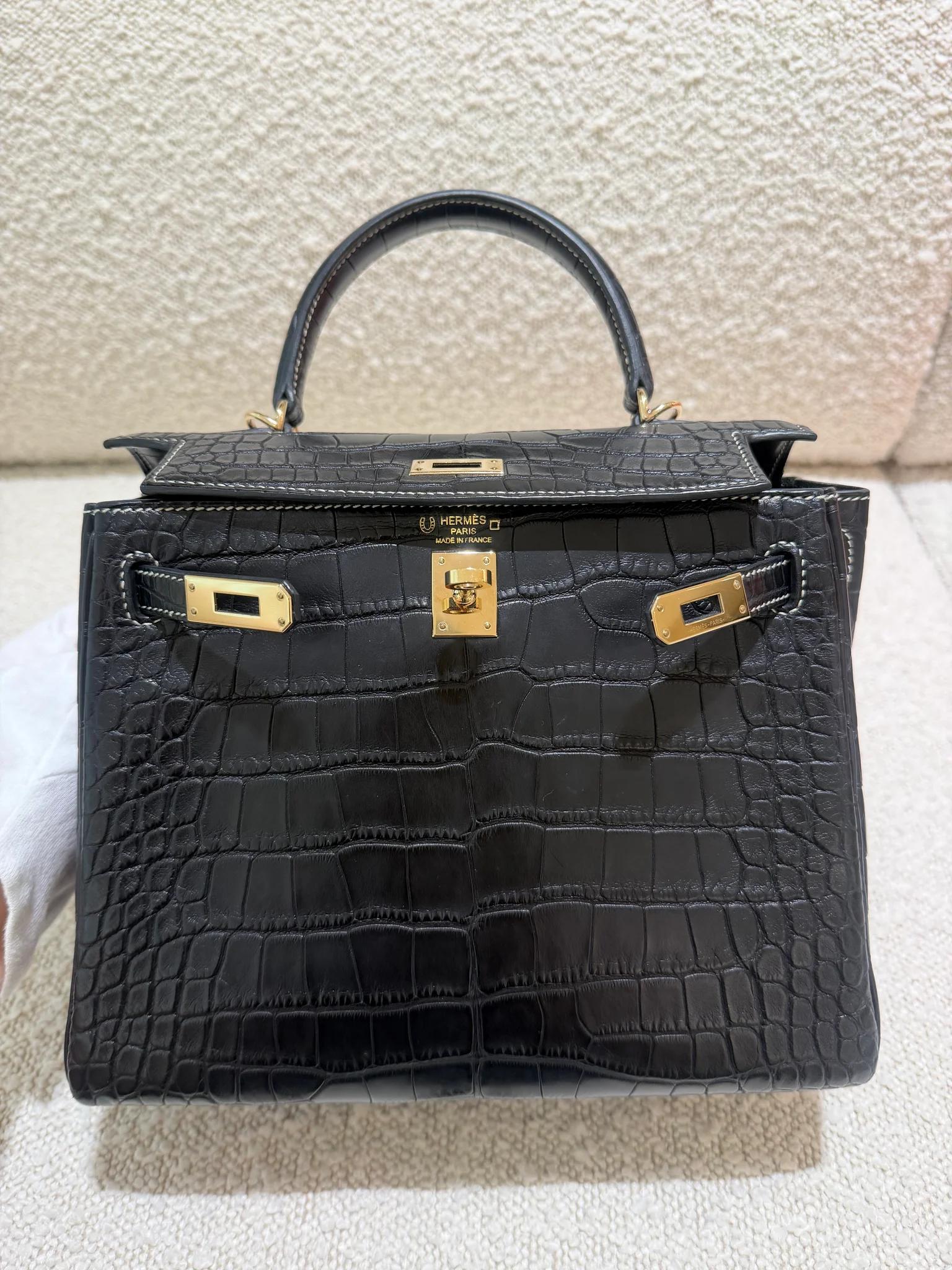 Very Good ( Rank A) HERMÈS Special Order Kelly 25 HSS Noir (89) Matte Alligator Permabrass hardware U (2022) - 6