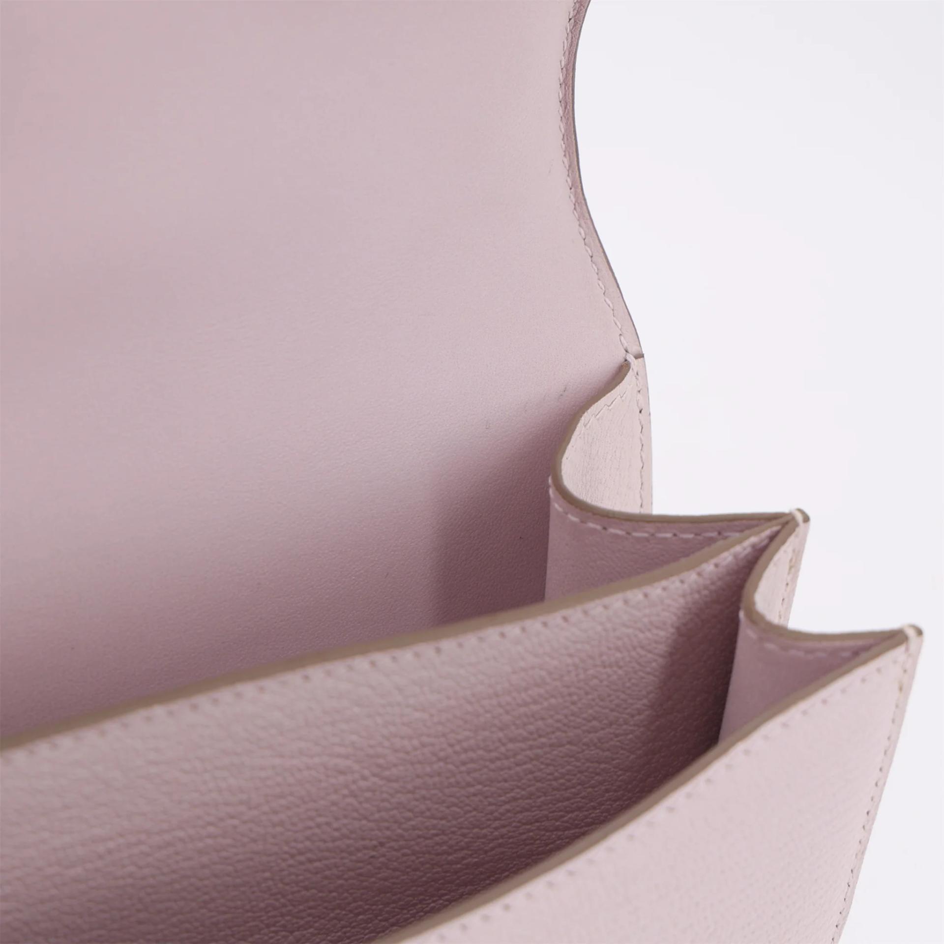 Very Good ( Rank A) HERMÈS Constance Mini Mauve Pale (09) Chevre Palladium hardware B (2023) - 17