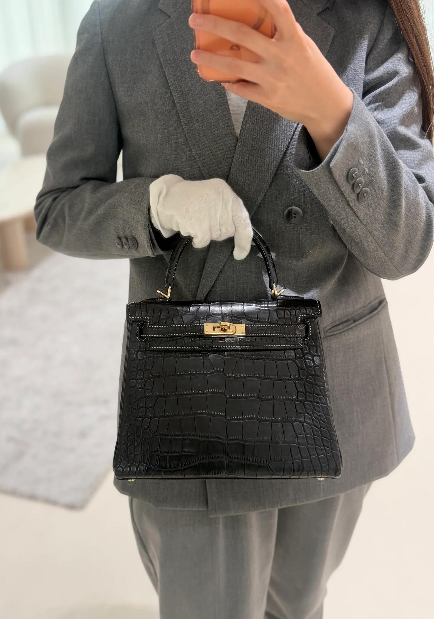 Very Good ( Rank A) HERMÈS Special Order Kelly 25 HSS Noir (89) Matte Alligator Permabrass hardware U (2022) - 3