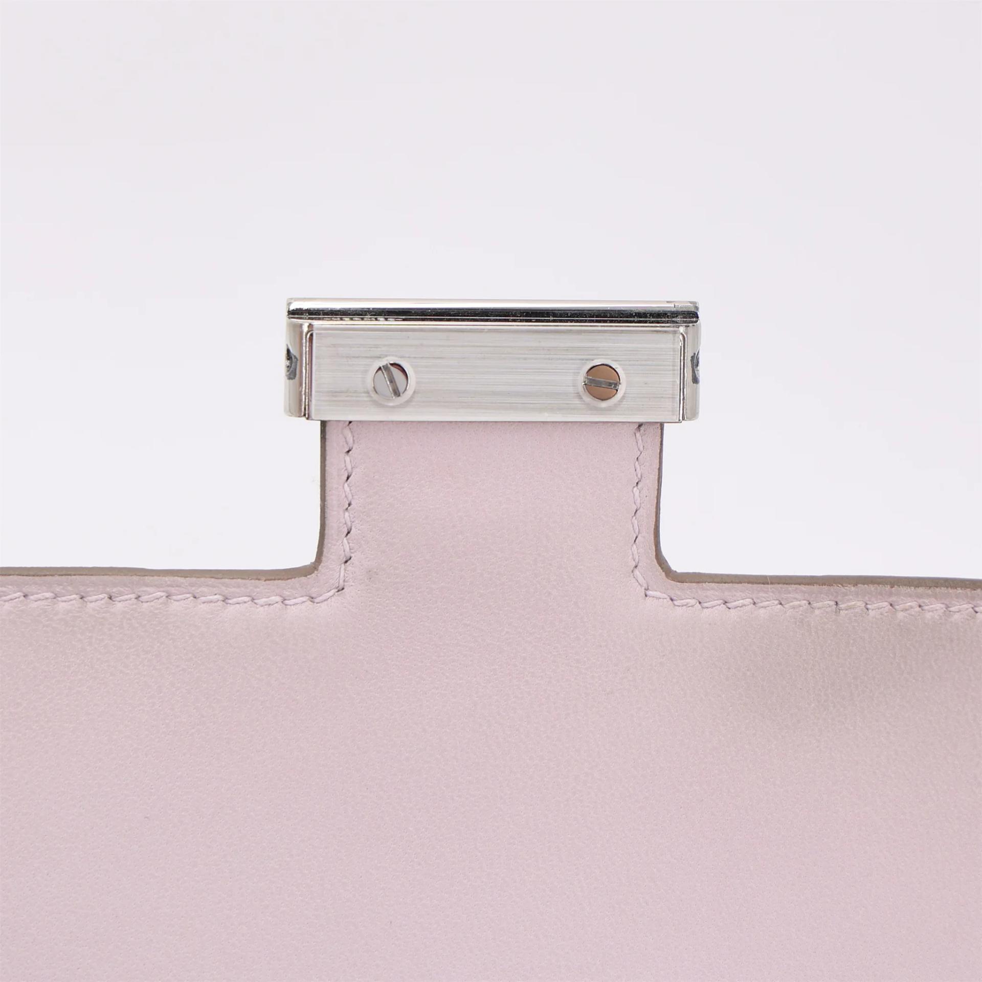 Very Good ( Rank A) HERMÈS Constance Mini Mauve Pale (09) Chevre Palladium hardware B (2023) - 11