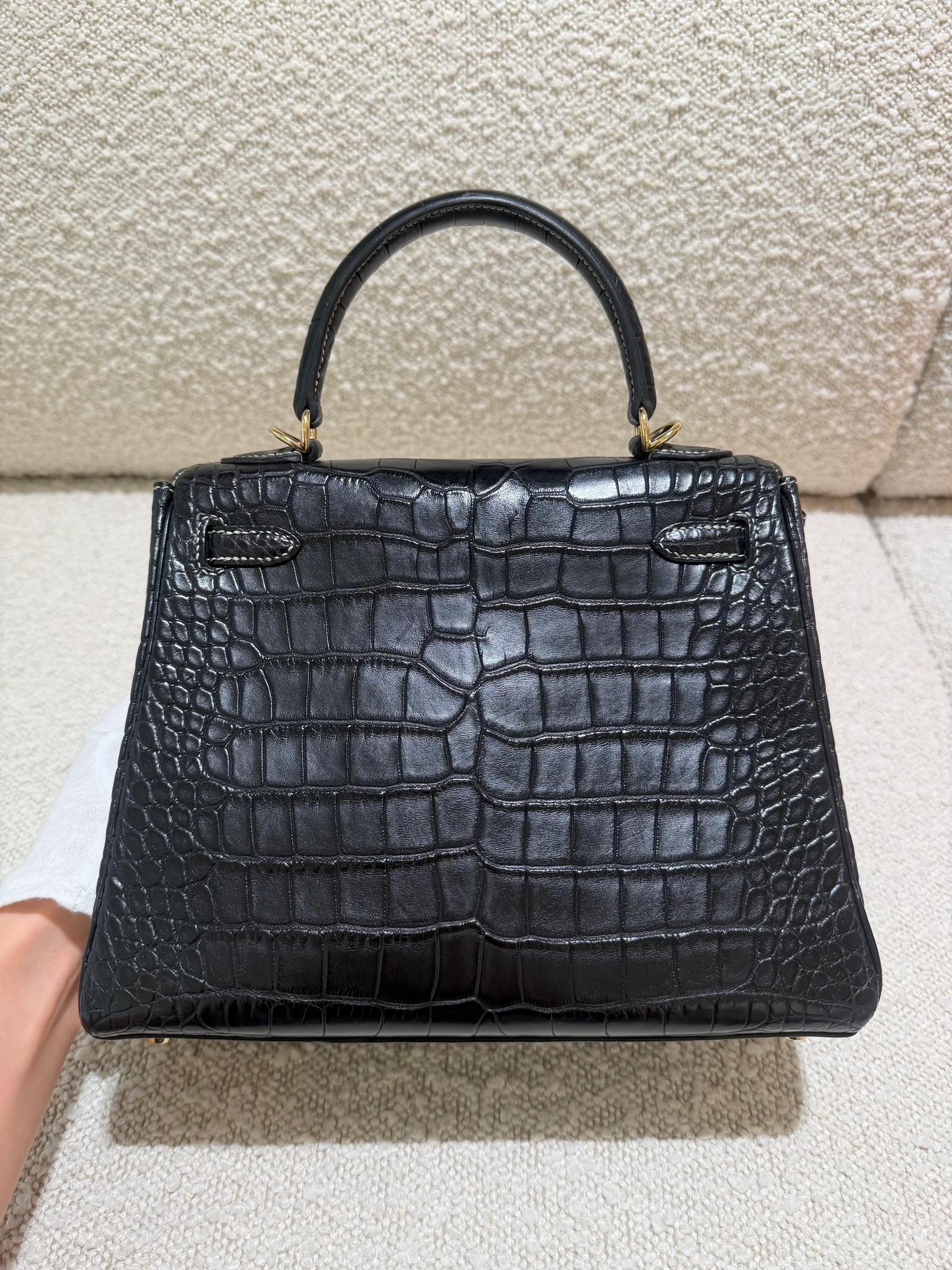 Very Good ( Rank A) HERMÈS Special Order Kelly 25 HSS Noir (89) Matte Alligator Permabrass hardware U (2022) - 7