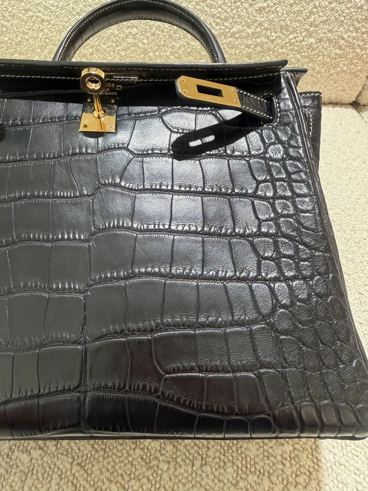Very Good ( Rank A) HERMÈS Special Order Kelly 25 HSS Noir (89) Matte Alligator Permabrass hardware U (2022) - 9