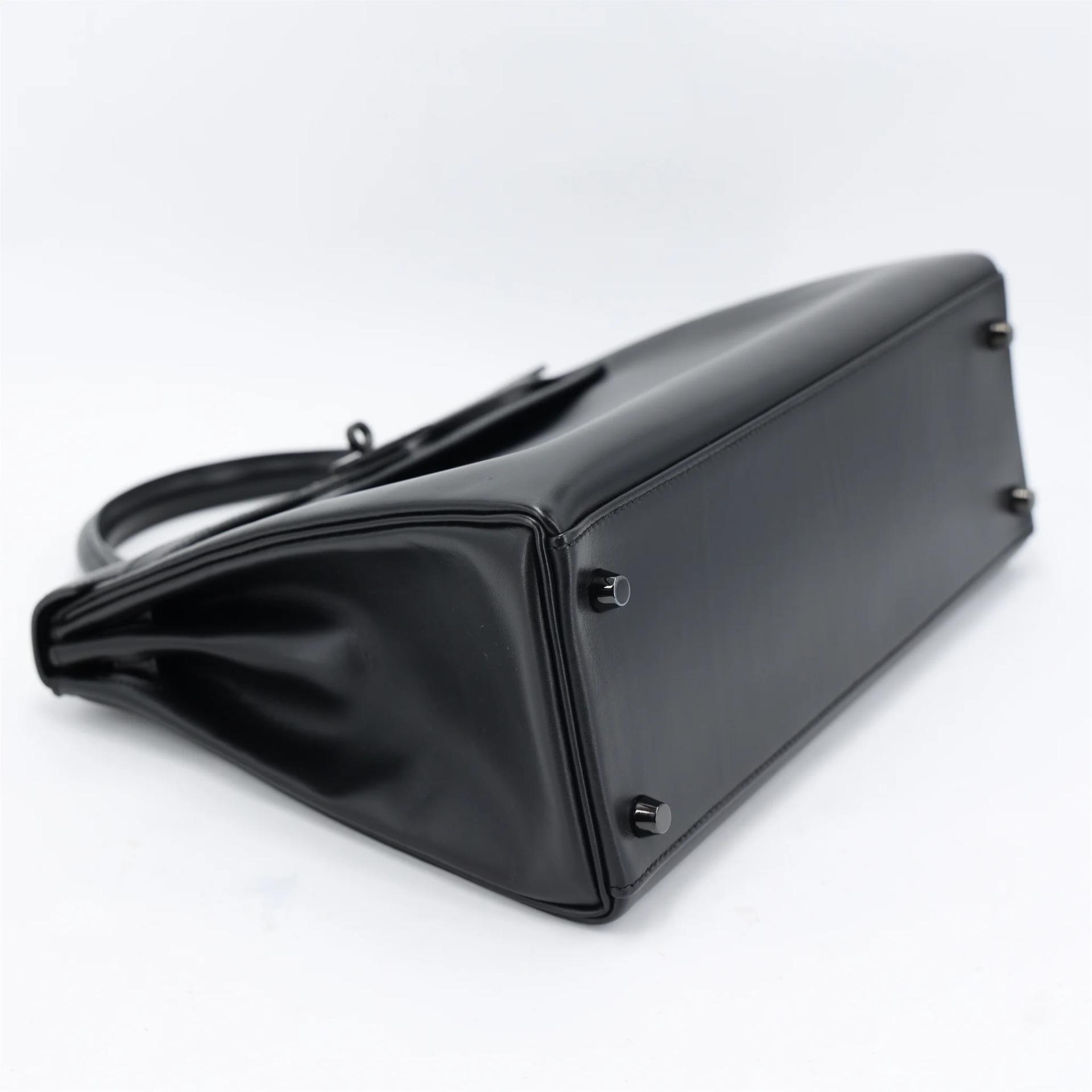 Excellent ( Rank SA ) HERMÈS Limited Edition Kelly 32 So Black Noir (89) Box-calf Black hardware Square N (2010) - 4