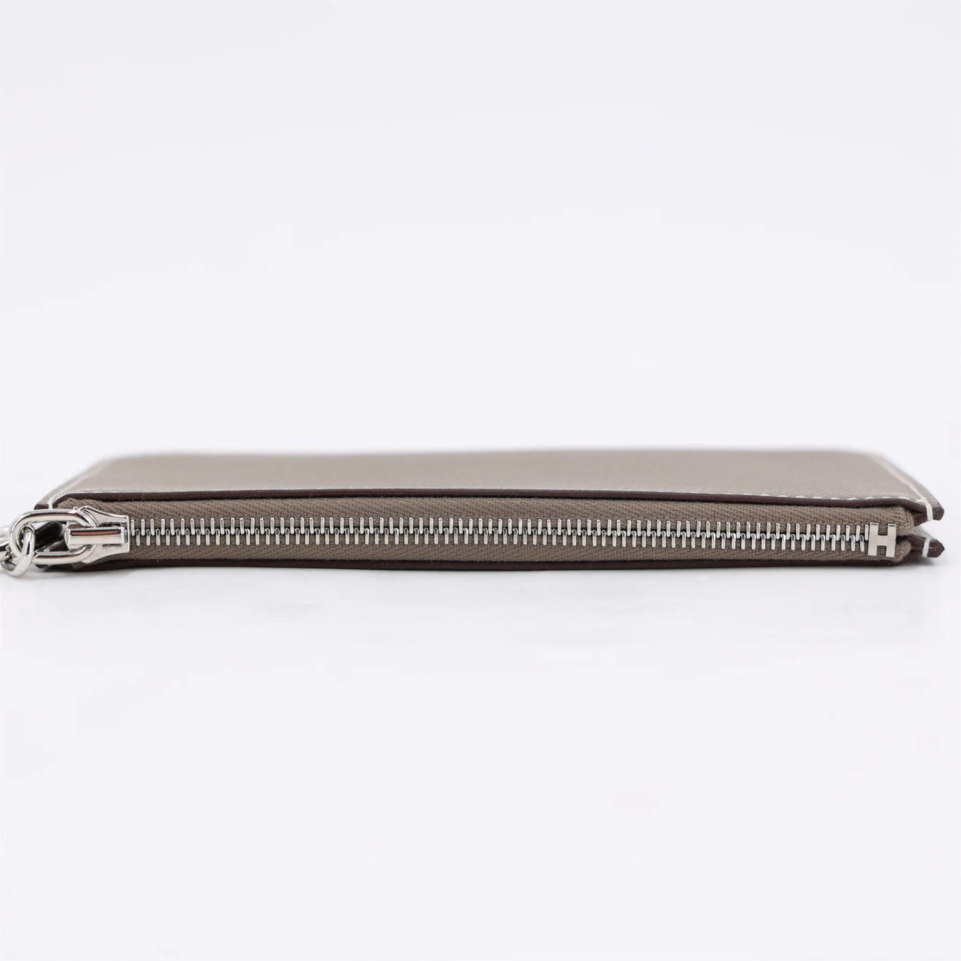 Brand New ( Rank N ) HERMÈS Zipengo Chaine d'Ancre card holder Etoupe (18) Evercolor Palladium hardware K (2025) - 9