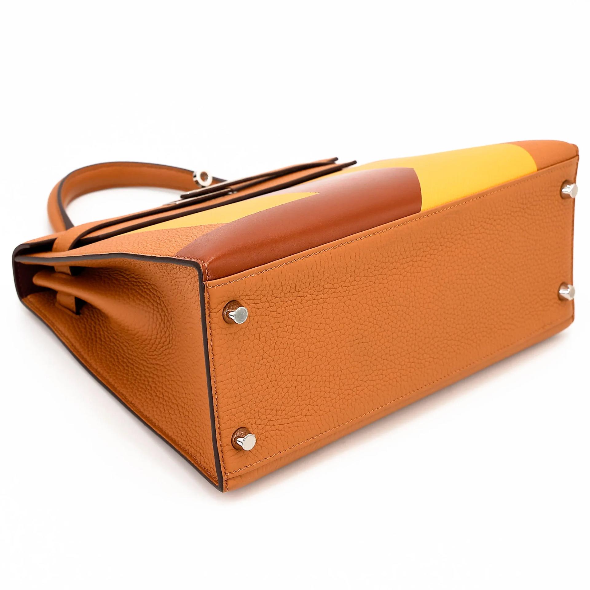 Excellent ( Rank SA ) HERMÈS Limited Edition Kelly 28 Graphie Sellier Letter S Gold (37) Jaune Ambre (9D) Caramel (28) Clemence Epsom Sombrero Palladium hardware C (2018) - 5