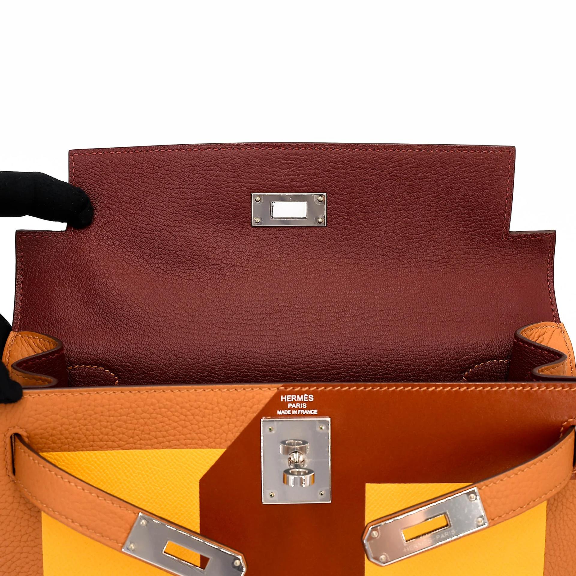 Excellent ( Rank SA ) HERMÈS Limited Edition Kelly 28 Graphie Sellier Letter S Gold (37) Jaune Ambre (9D) Caramel (28) Clemence Epsom Sombrero Palladium hardware C (2018) - 12