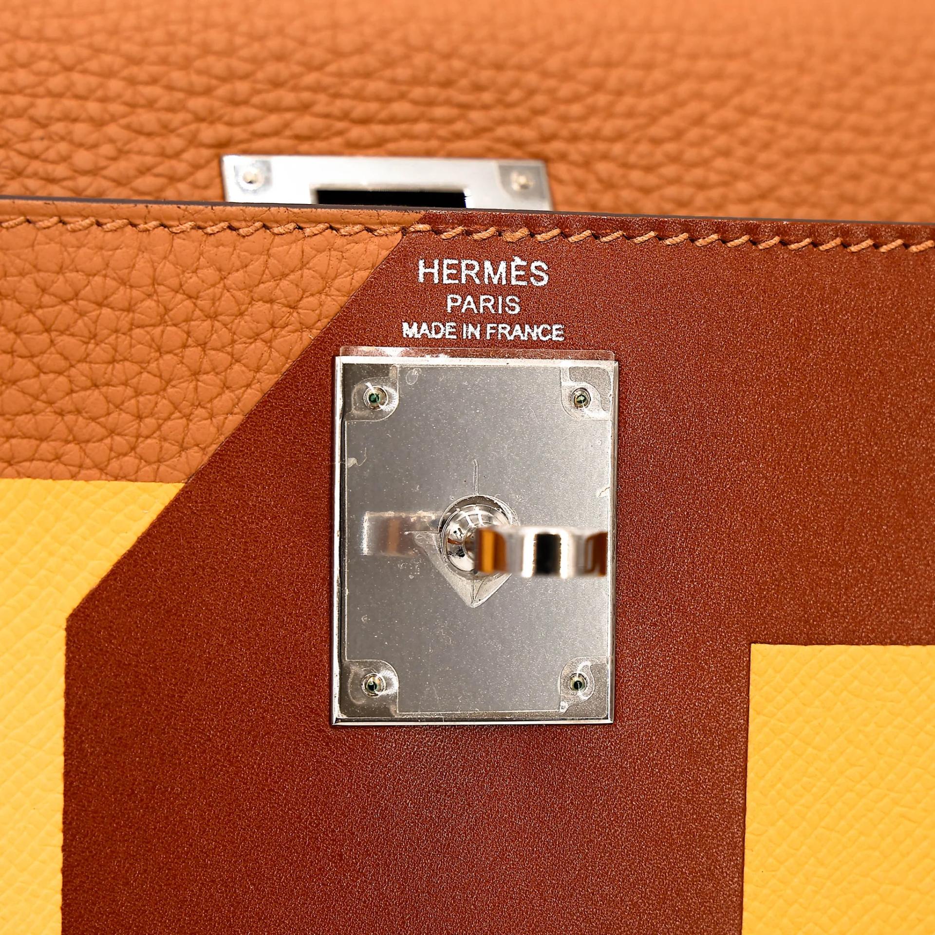Excellent ( Rank SA ) HERMÈS Limited Edition Kelly 28 Graphie Sellier Letter S Gold (37) Jaune Ambre (9D) Caramel (28) Clemence Epsom Sombrero Palladium hardware C (2018) - 13