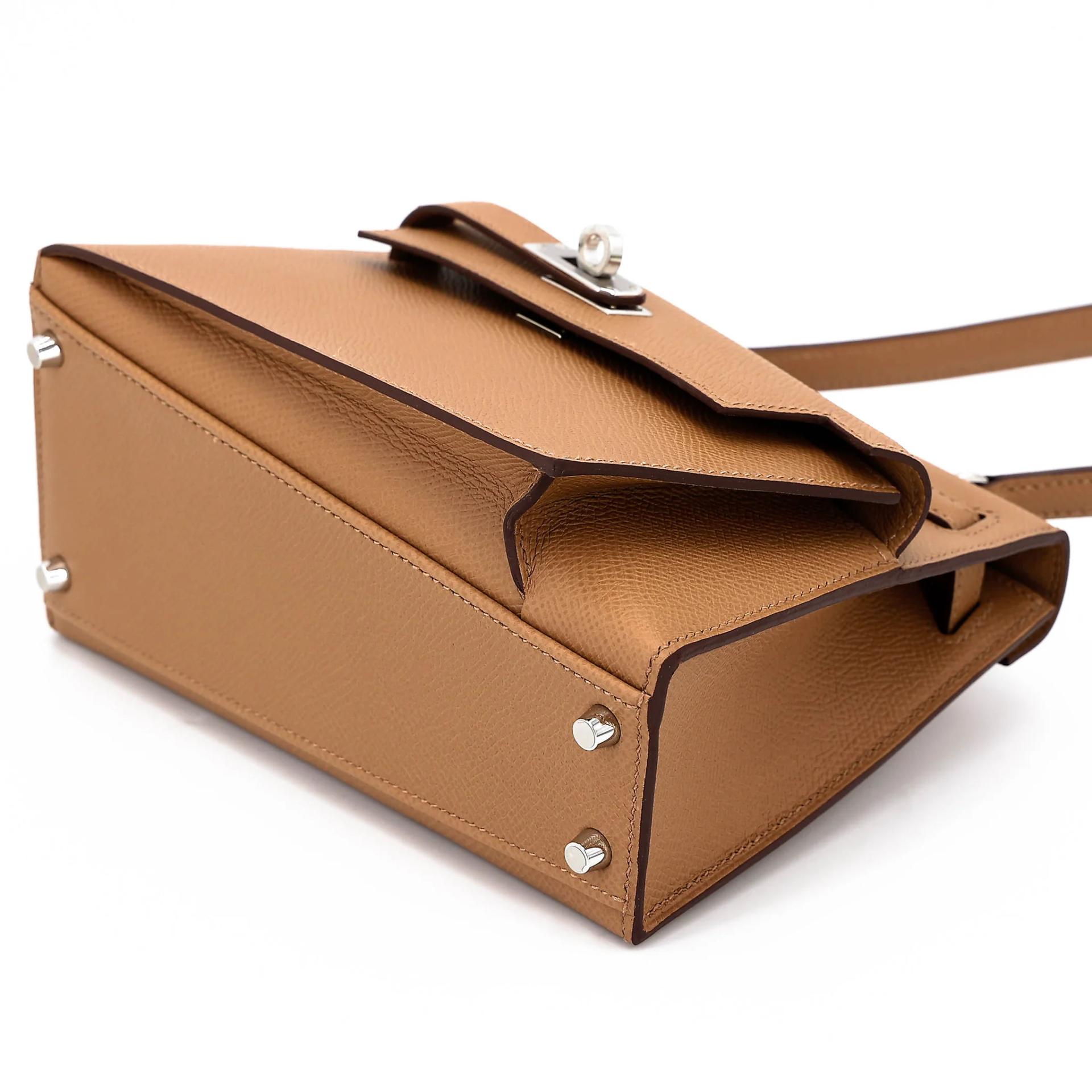 全新 HERMÈS 愛馬仕 限量收藏款 Kelly 20 en Desordre 4B 餅幹色 Biscuit Epsom牛皮 銀扣 G刻 2026年 - 4