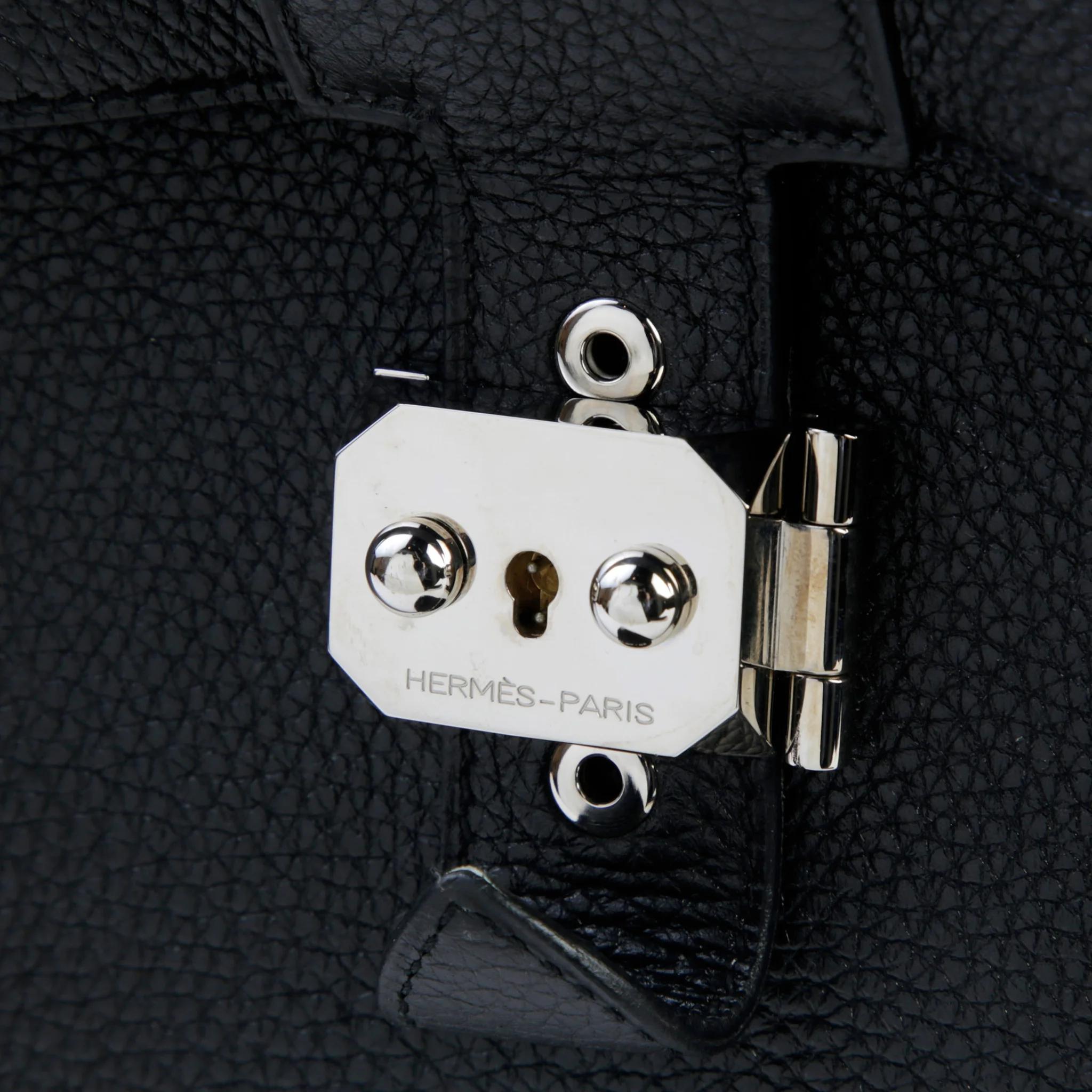Very Good ( Rank A) HERMÈS Sac a Depeches 38 Noir (89) Togo Palladium hardware Square Q (2013) - 8