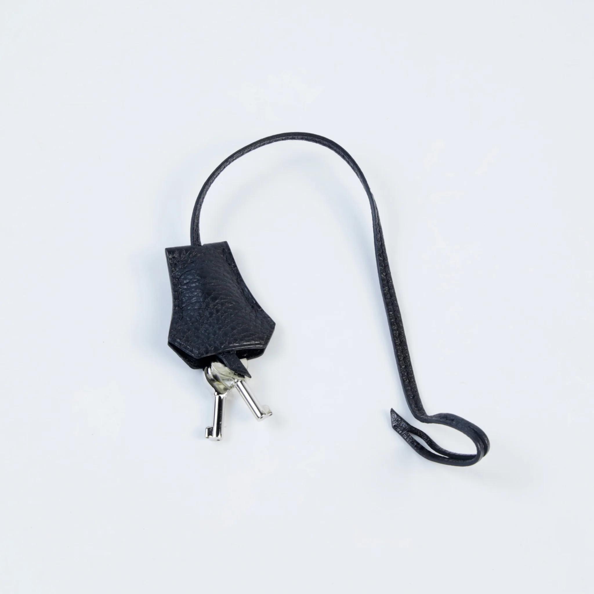 Very Good ( Rank A) HERMÈS Sac a Depeches 38 Noir (89) Togo Palladium hardware Square Q (2013) - 15