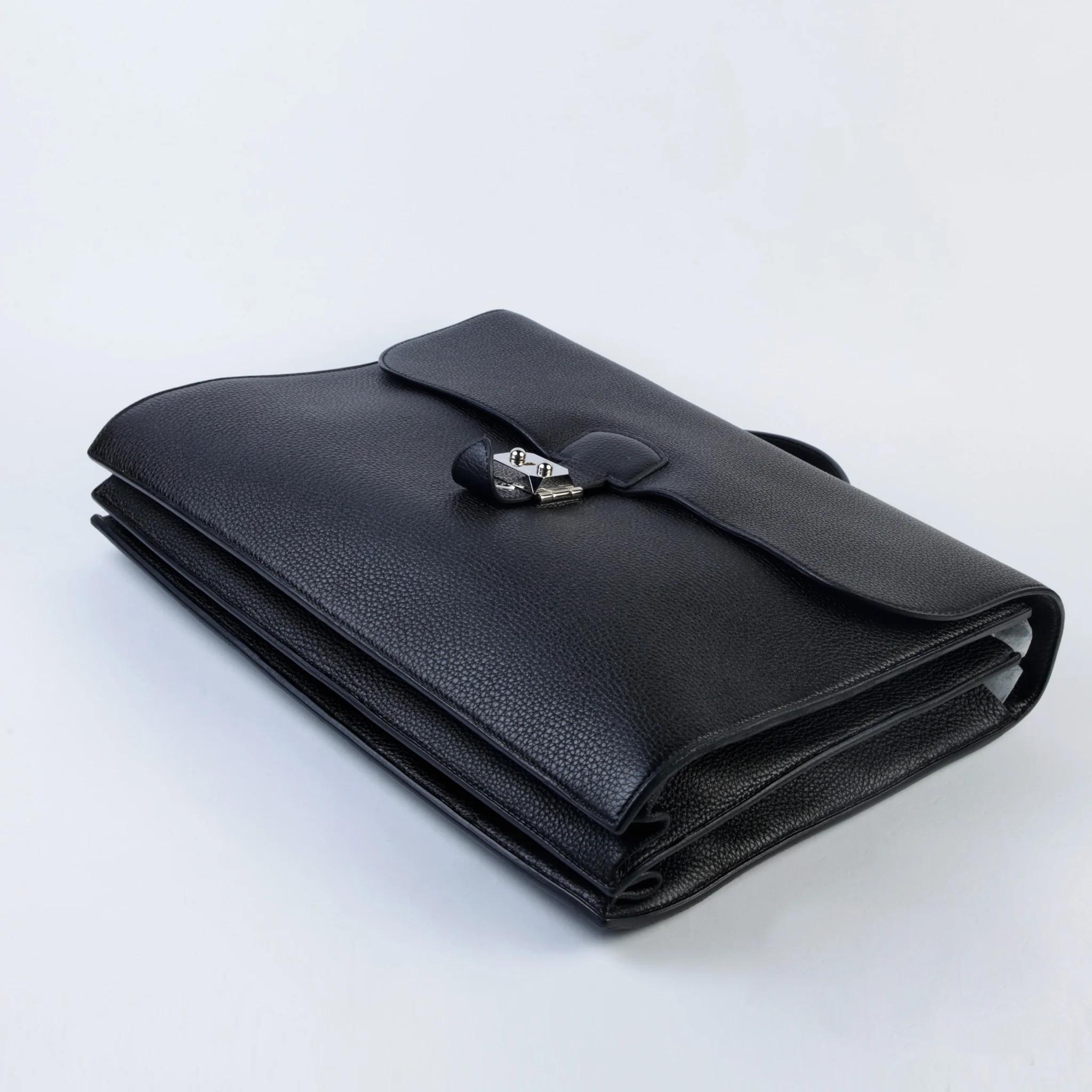 Very Good ( Rank A) HERMÈS Sac a Depeches 38 Noir (89) Togo Palladium hardware Square Q (2013) - 5