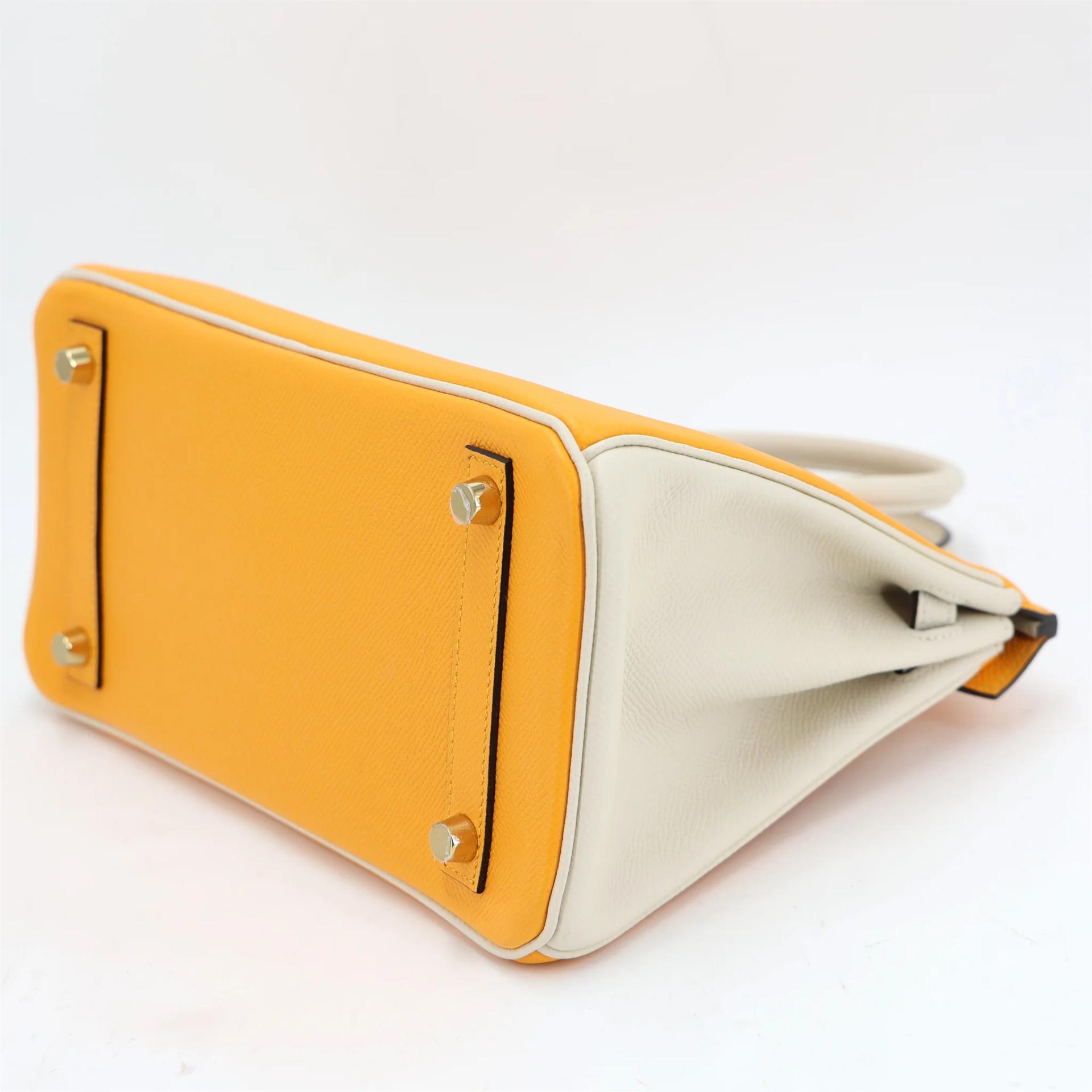 Excellent ( Rank SA ) HERMÈS Special Order Birkin 25 Jaune d’Or (9V) Craie (10) Epsom Brushed Gold hardware C (2018) - 7