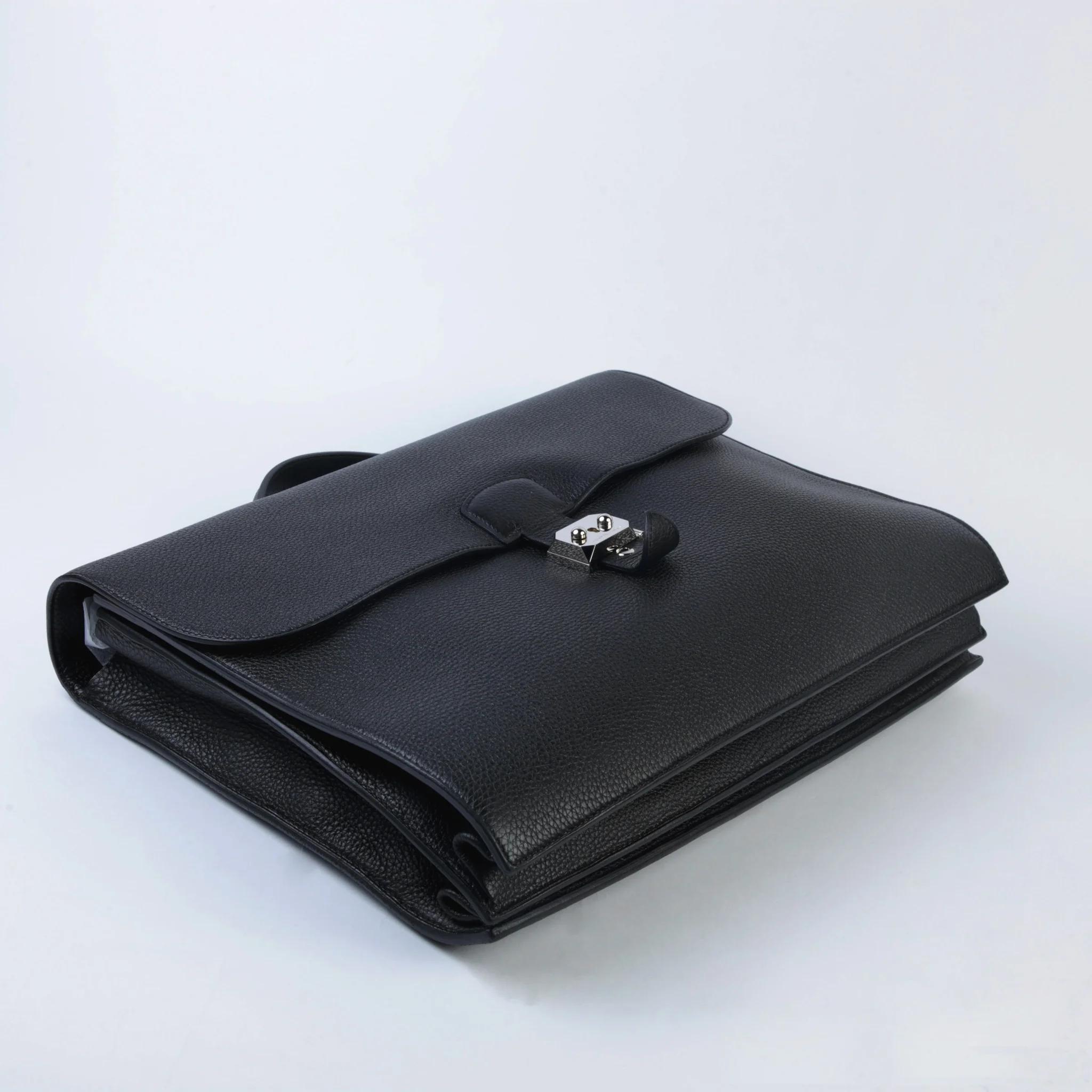 Very Good ( Rank A) HERMÈS Sac a Depeches 38 Noir (89) Togo Palladium hardware Square Q (2013) - 4