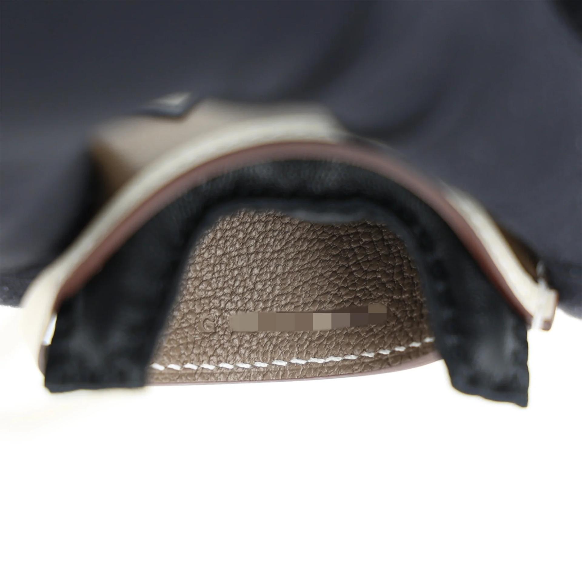 Brand New ( Rank N ) HERMÈS Rodeo Robe au Coeur PM Craie (10) Etoupe (18) Agneau Milo G (2026) - 6