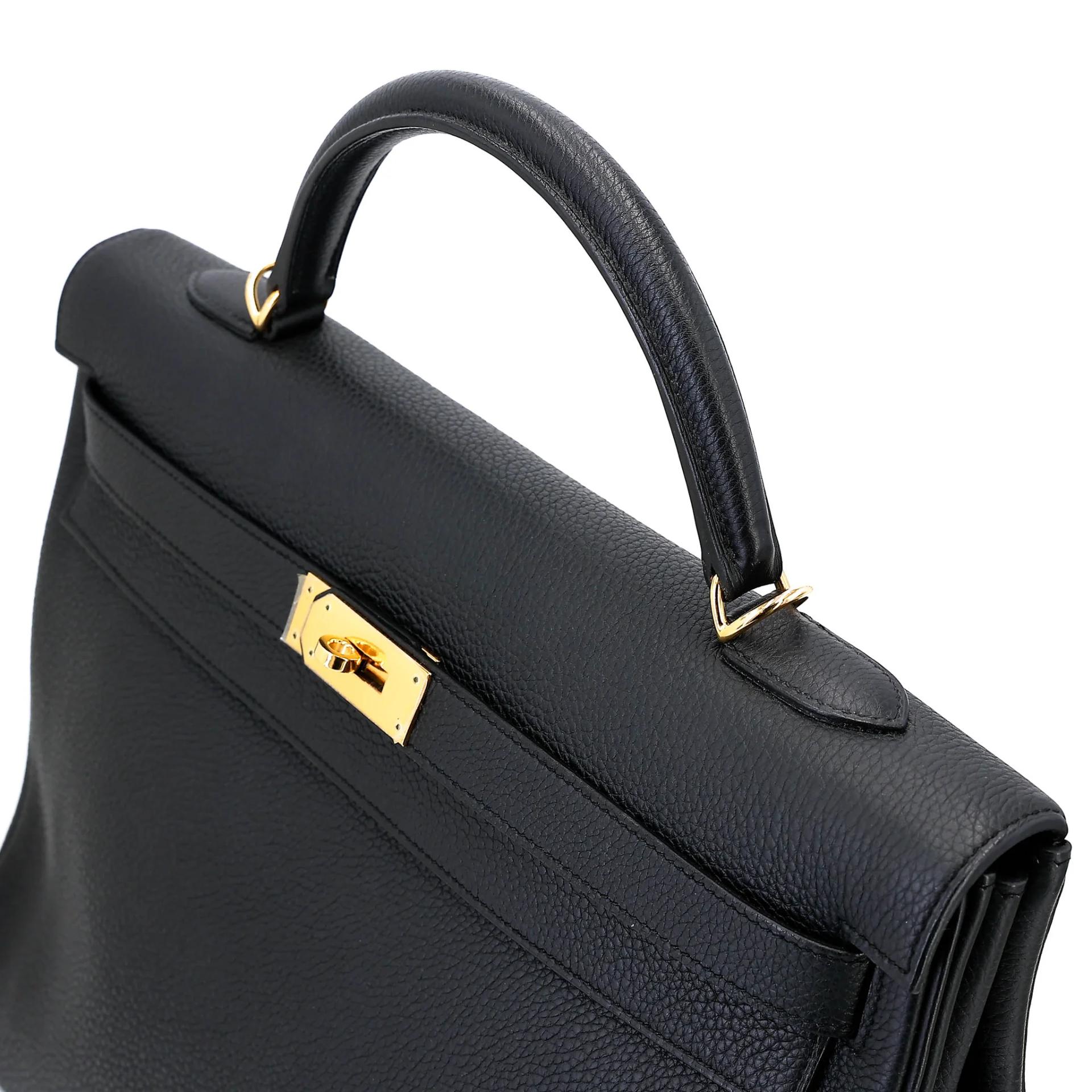 Excellent ( Rank SA ) HERMÈS Kelly 40 Noir (89) Togo Gold hardware A (2017) - 3