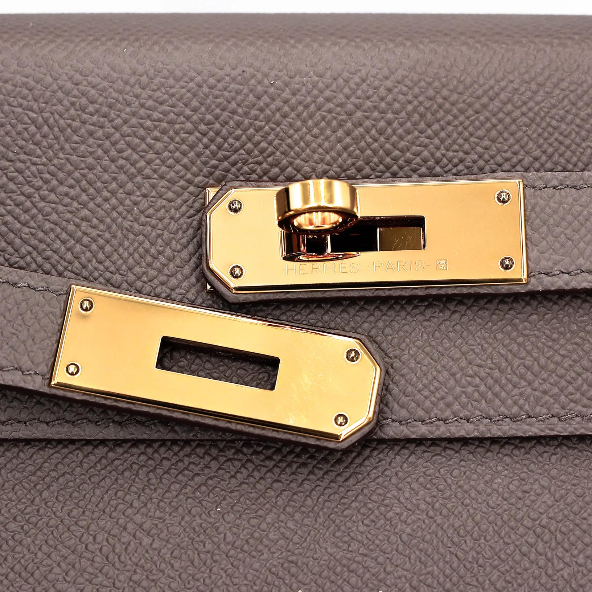 Very Good ( Rank A) HERMÈS Kelly 28 Sellier Etain (8F) Epsom Gold hardware D (2019) - 13