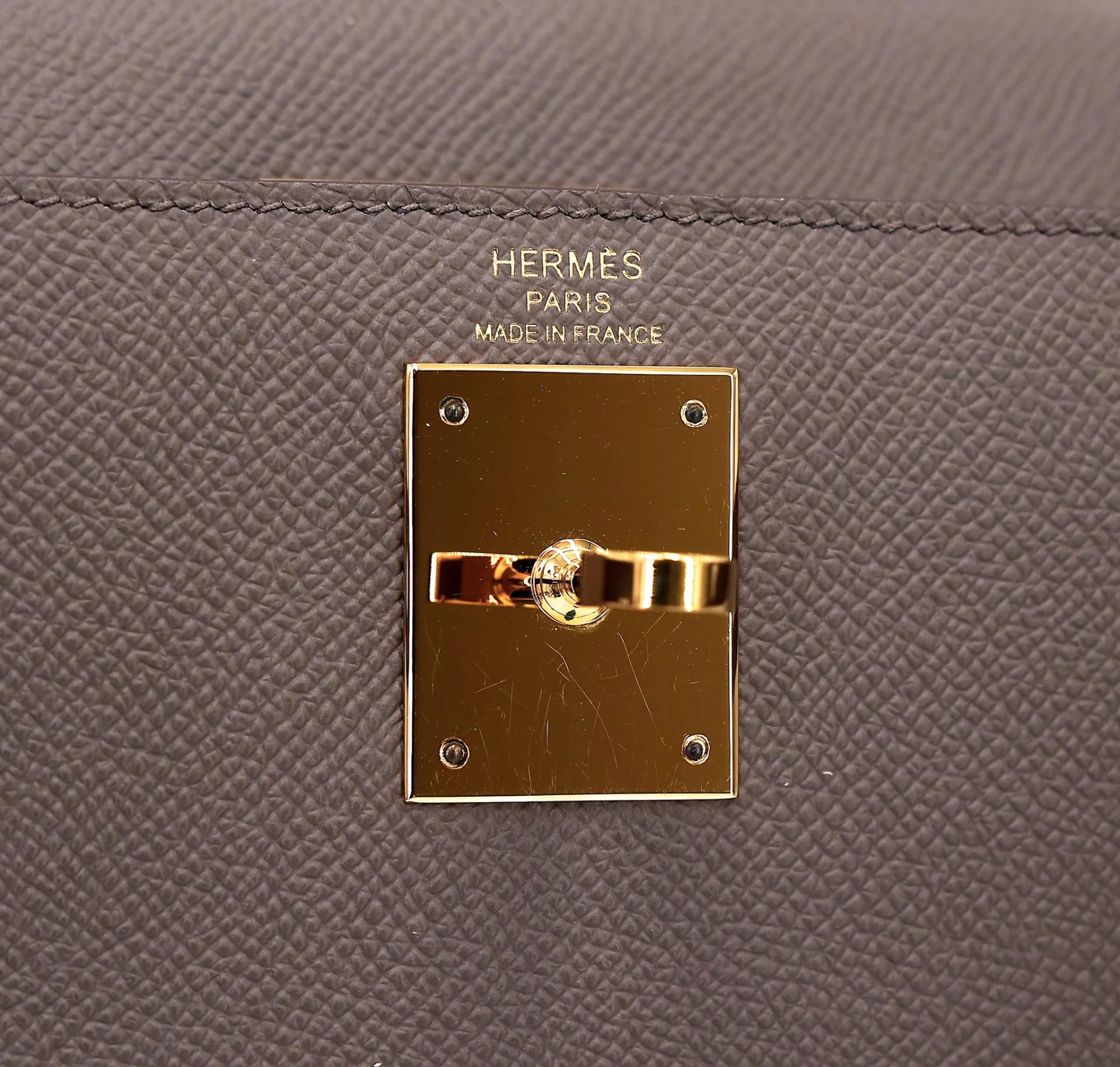 Very Good ( Rank A) HERMÈS Kelly 28 Sellier Etain (8F) Epsom Gold hardware D (2019) - 21
