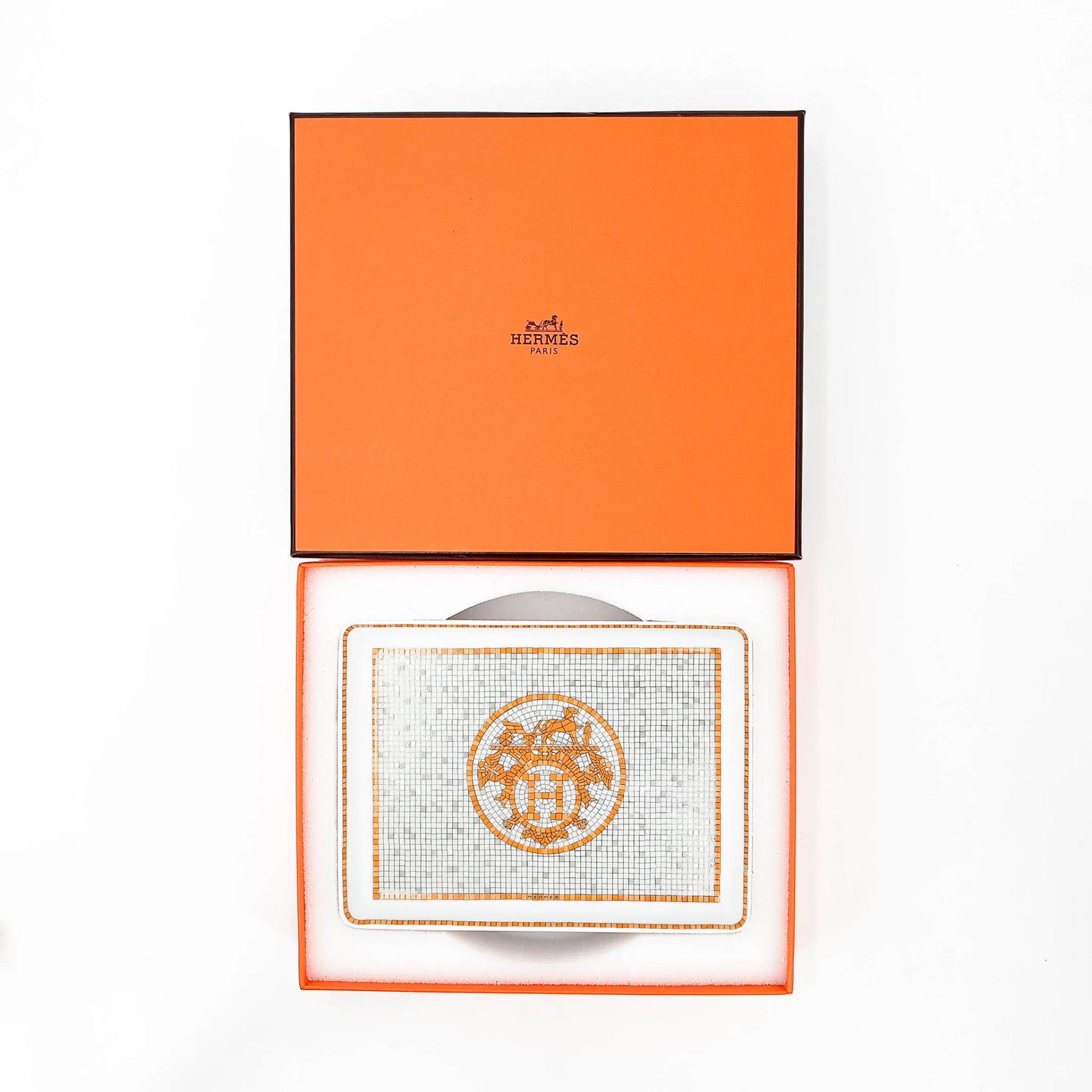 Brand New ( Rank N ) HERMÈS Mosaique au 24 gold tray, small model White Gold Porcelain - 3