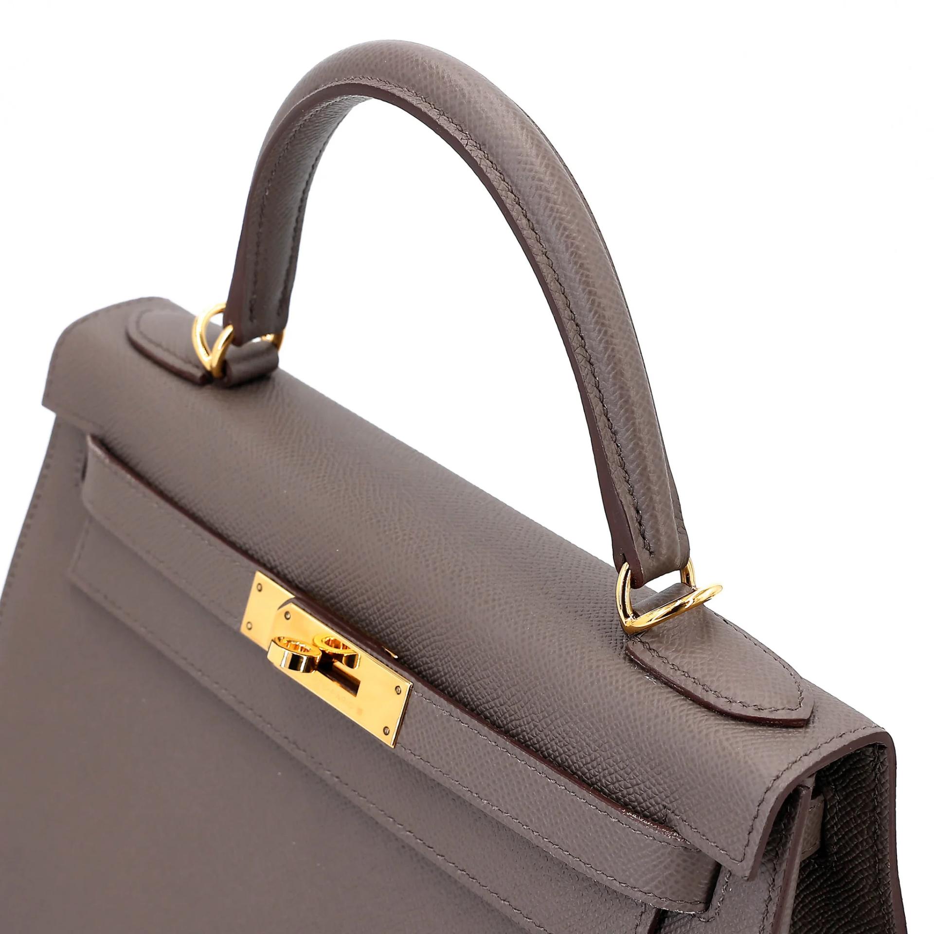 Very Good ( Rank A) HERMÈS Kelly 28 Sellier Etain (8F) Epsom Gold hardware D (2019) - 3