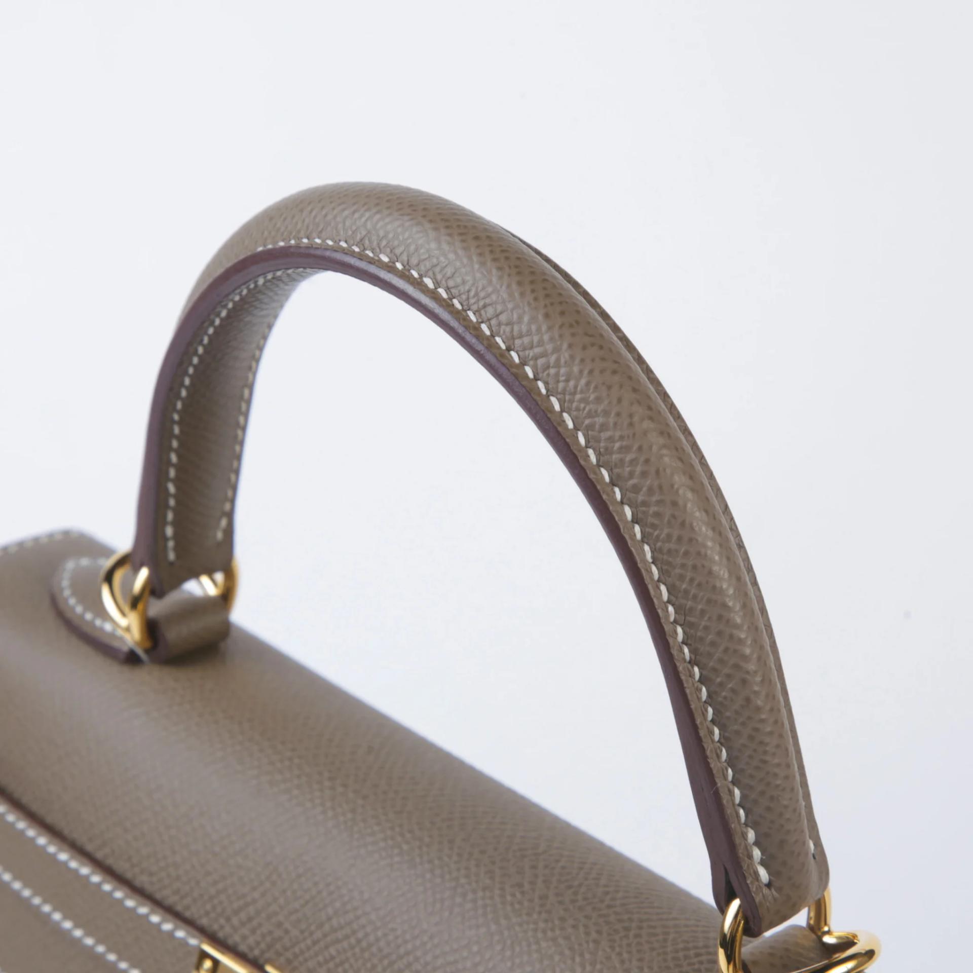 Unused ( Rank NS ) HERMÈS Kelly 25 Sellier Etoupe (18) Epsom Gold hardware U (2022) - 3