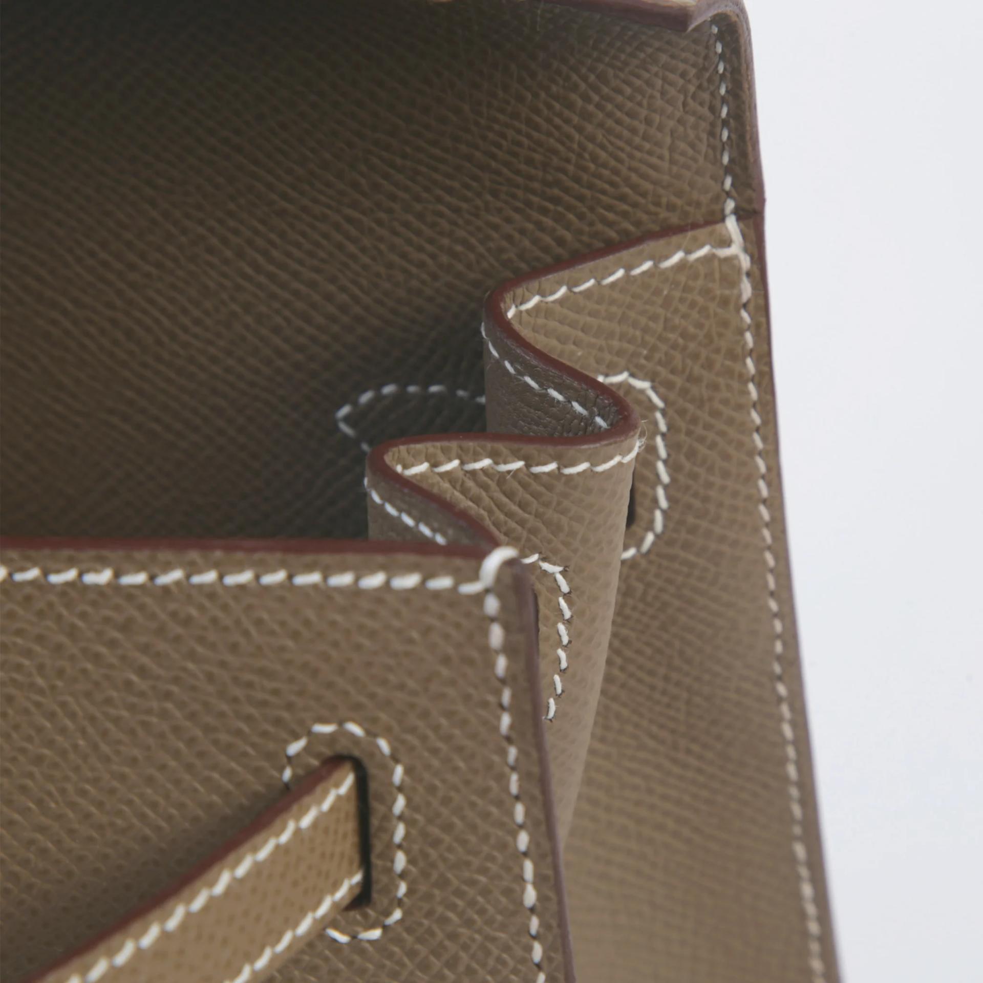 Unused ( Rank NS ) HERMÈS Kelly 25 Sellier Etoupe (18) Epsom Gold hardware U (2022) - 11