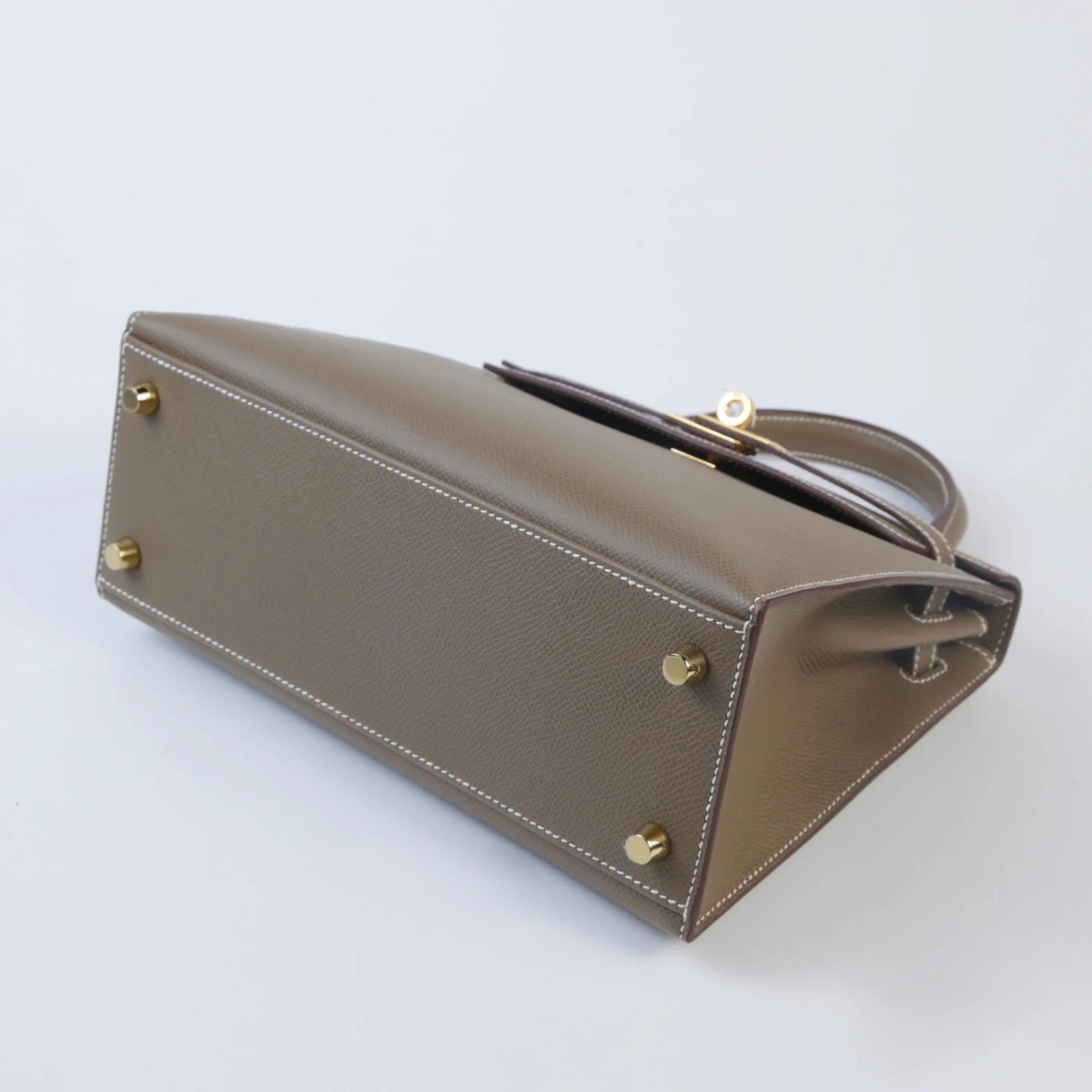 Unused ( Rank NS ) HERMÈS Kelly 25 Sellier Etoupe (18) Epsom Gold hardware U (2022) - 5