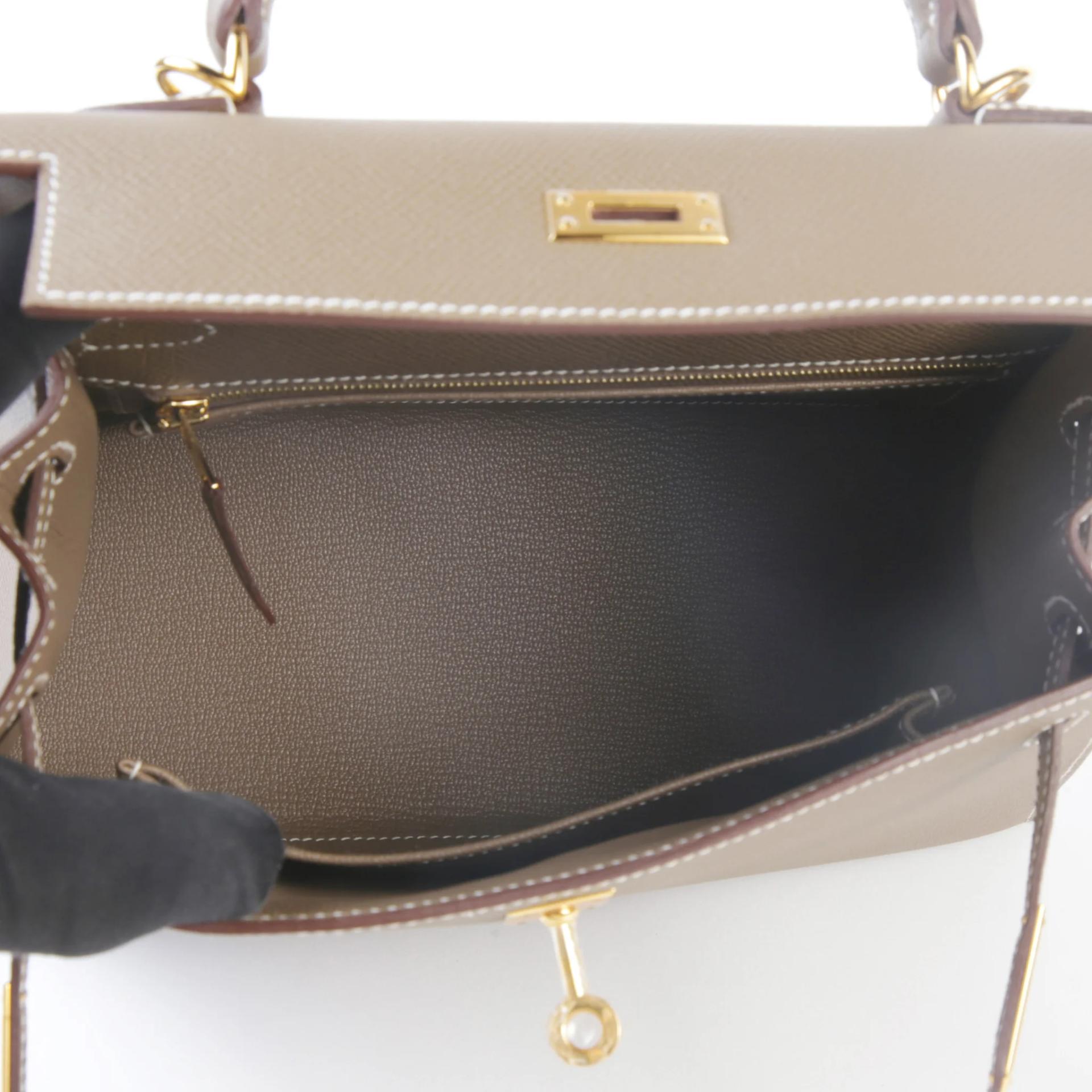 Unused ( Rank NS ) HERMÈS Kelly 25 Sellier Etoupe (18) Epsom Gold hardware U (2022) - 10