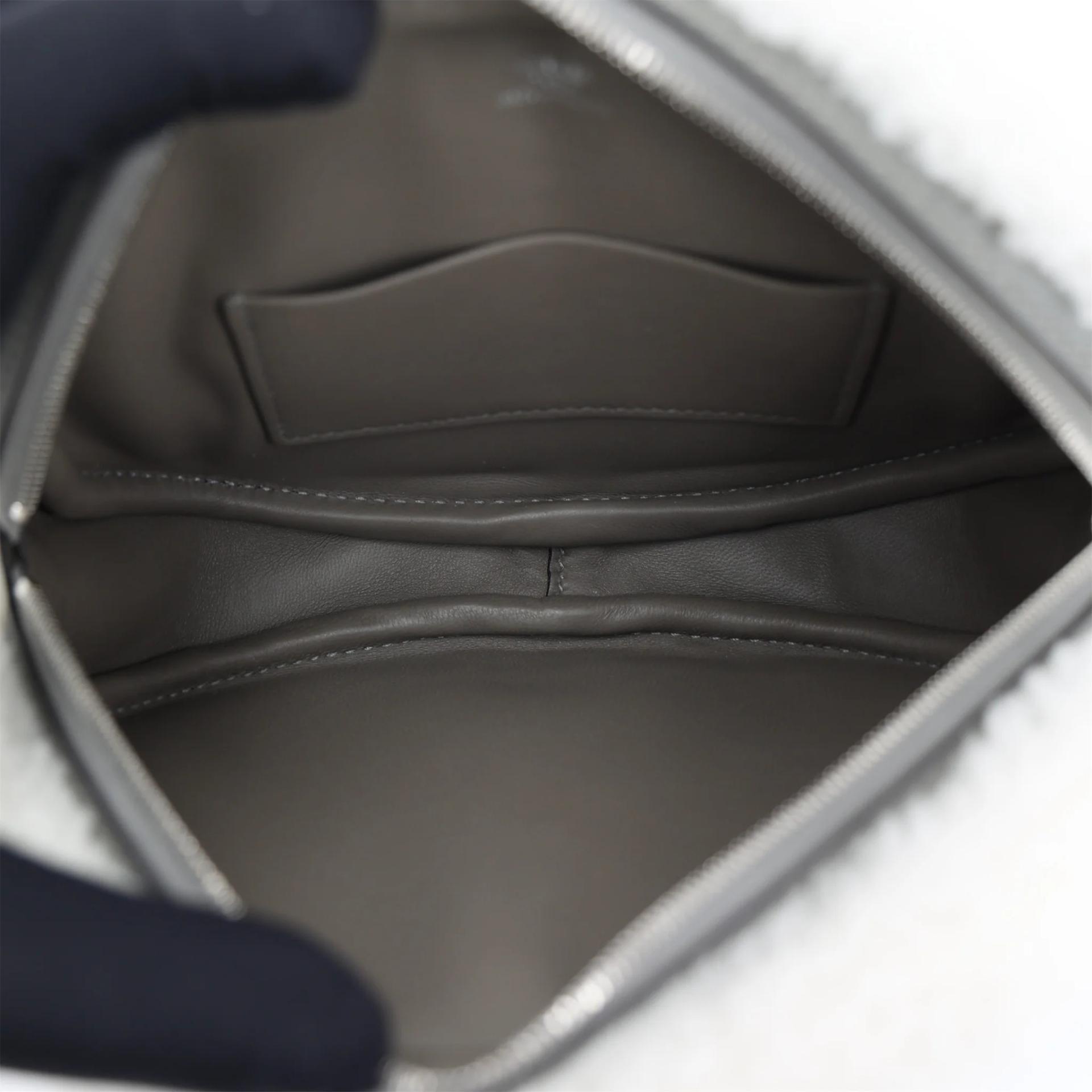 Excellent ( Rank SA ) HERMÈS In-The-Loop belt bag Gris Meyer (0L) Merino Wool Swift Palladium hardware W (2024) - 10
