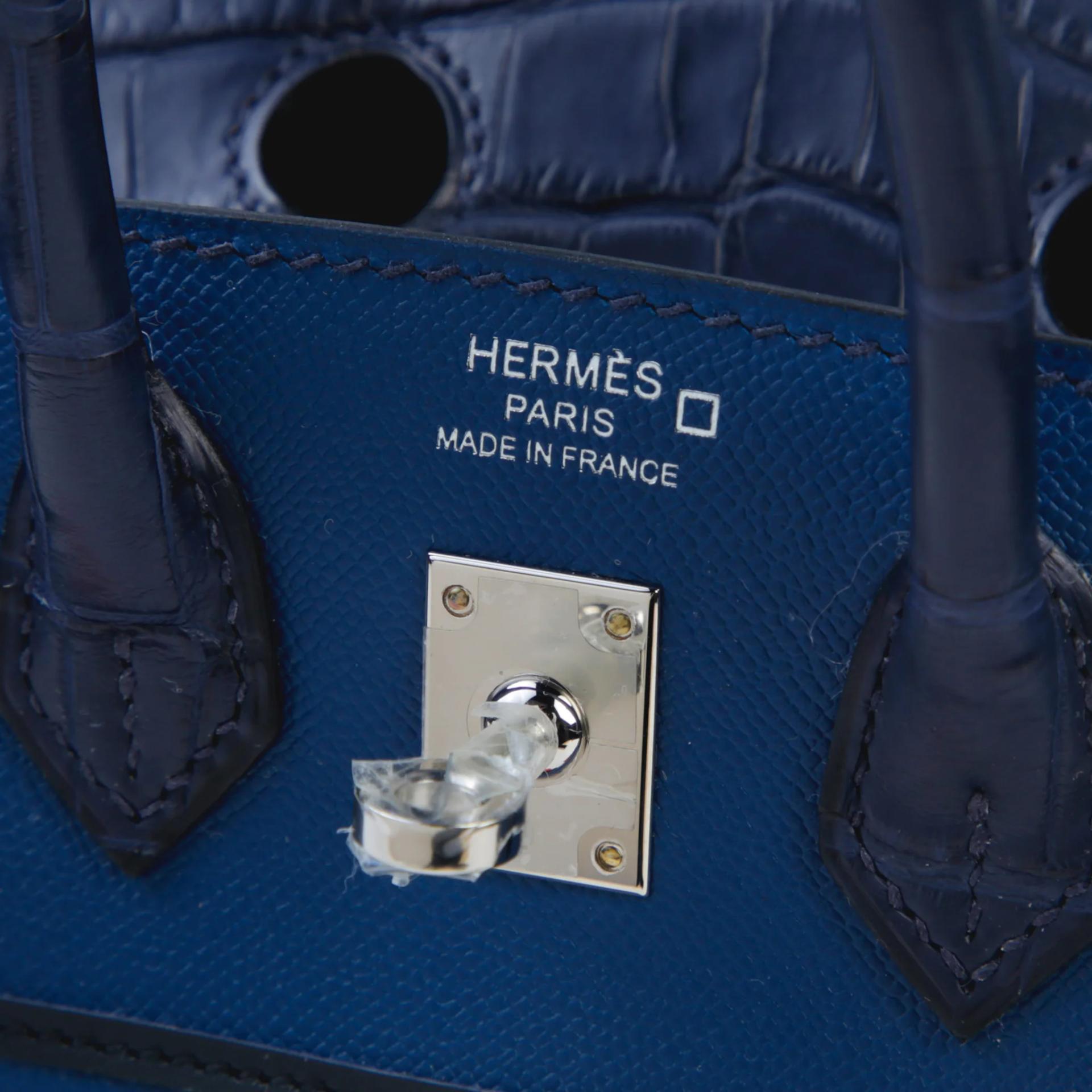 未使用保存品 HERMÈS 爱马仕 限量收藏款 Birkin Faubourg 20 房子包 外缝 S4 深邃蓝 Deep Blue 78 深海蓝 Blue Marine 76 深蓝 Bleu Indigo □ 短吻鳄 雾面 Madame皮 Swift牛皮 银扣 B刻 2023年 - 8