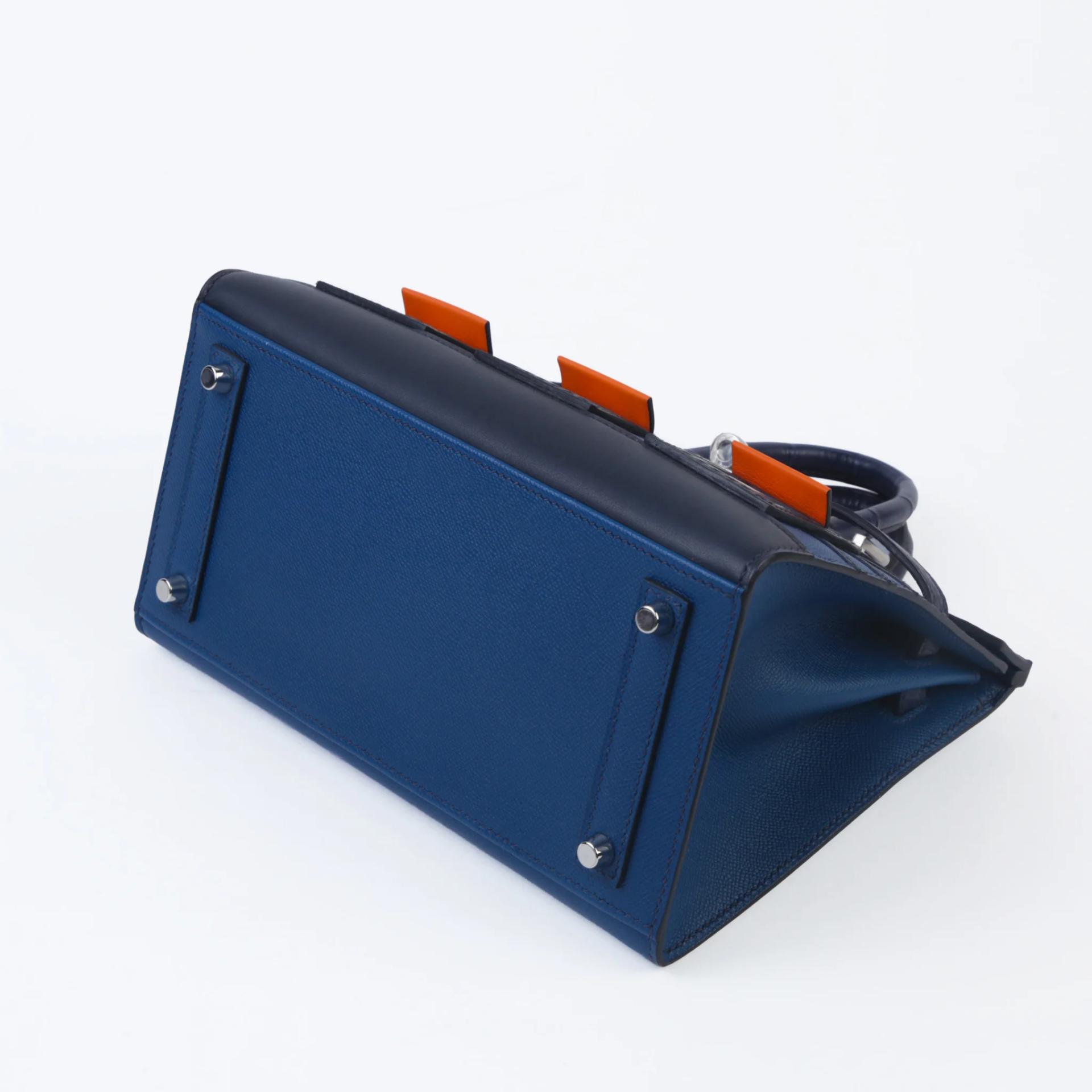 未使用保存品 HERMÈS 爱马仕 限量收藏款 Birkin Faubourg 20 房子包 外缝 S4 深邃蓝 Deep Blue 78 深海蓝 Blue Marine 76 深蓝 Bleu Indigo □ 短吻鳄 雾面 Madame皮 Swift牛皮 银扣 B刻 2023年 - 5