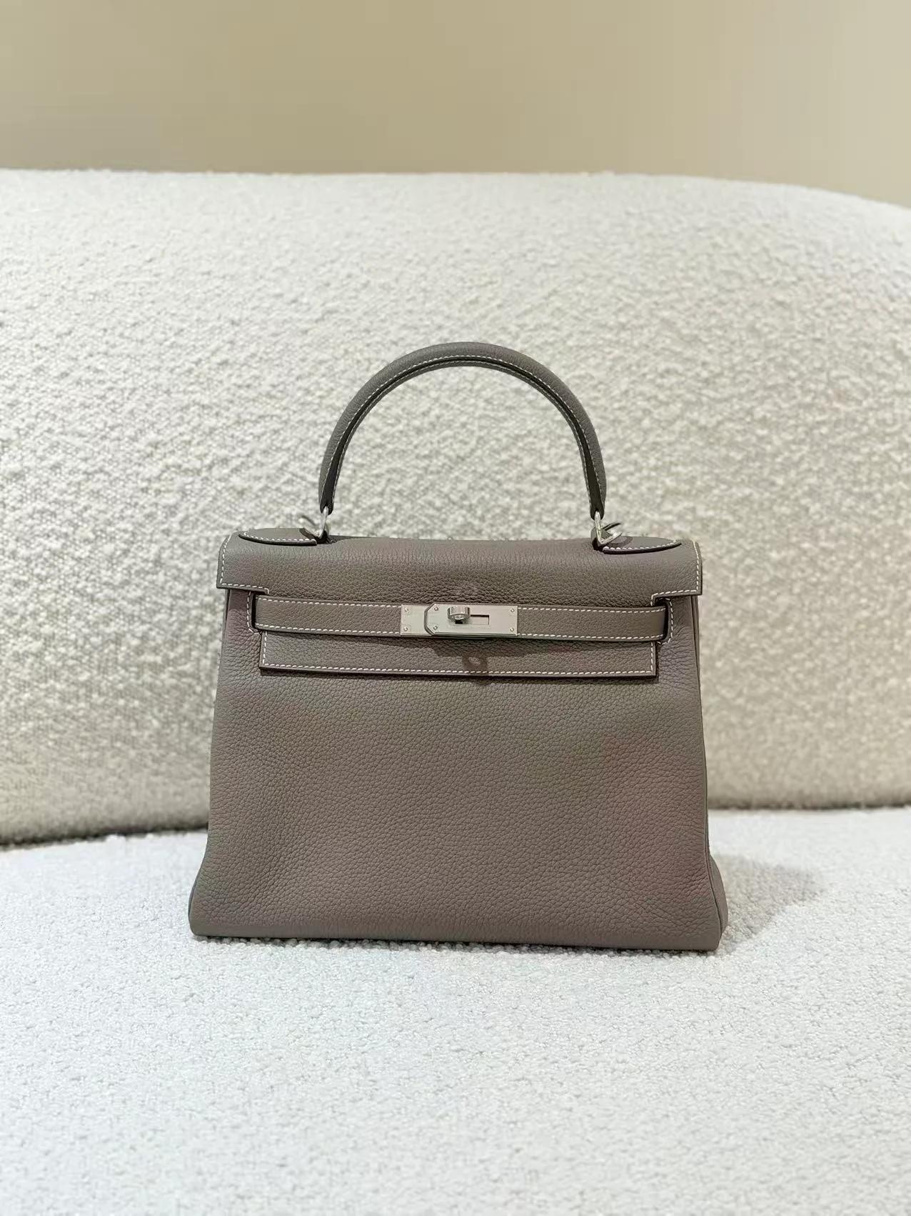 Excellent ( Rank SA ) HERMÈS Kelly 28 Etoupe (18) Togo Palladium hardware U (2022) - 3
