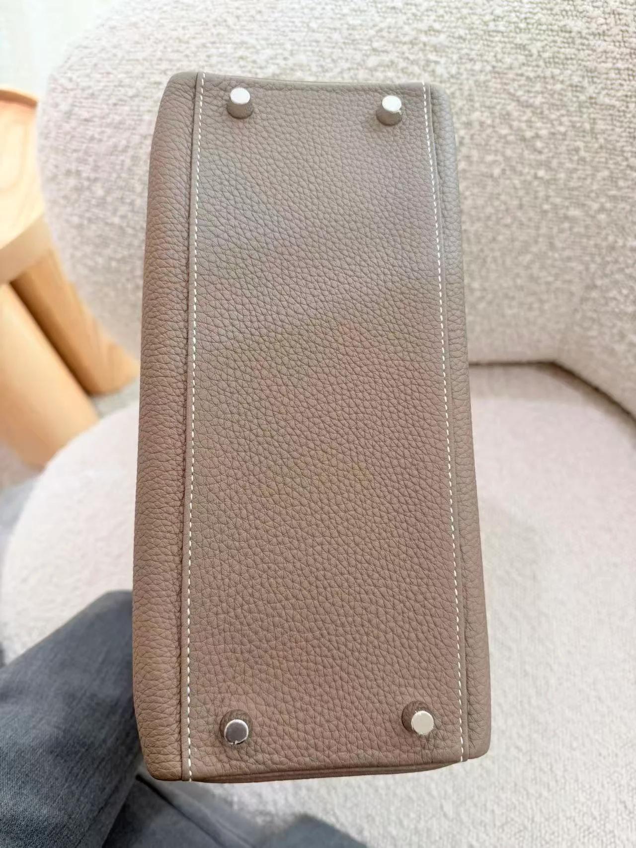 Excellent ( Rank SA ) HERMÈS Kelly 28 Etoupe (18) Togo Palladium hardware U (2022) - 17