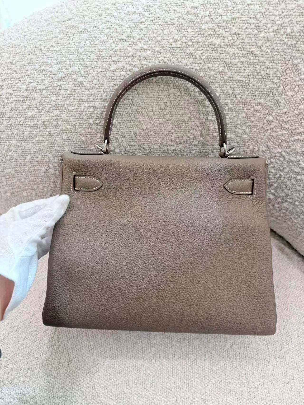 Excellent ( Rank SA ) HERMÈS Kelly 28 Etoupe (18) Togo Palladium hardware U (2022) - 7