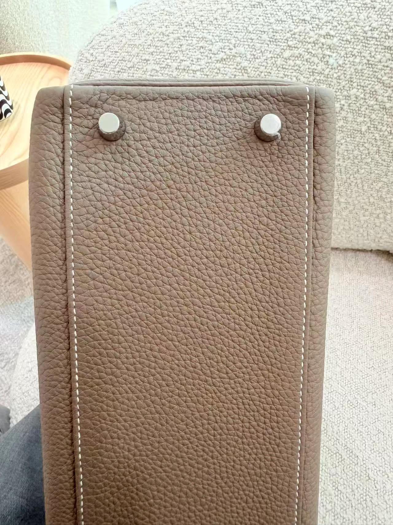 Excellent ( Rank SA ) HERMÈS Kelly 28 Etoupe (18) Togo Palladium hardware U (2022) - 18