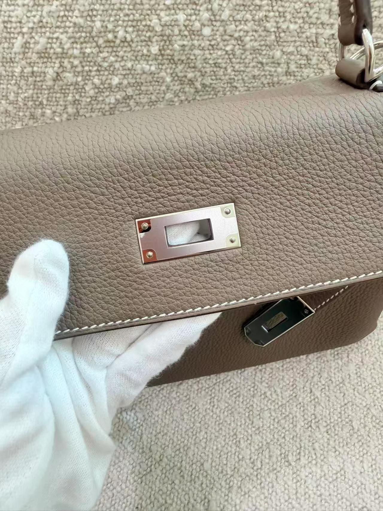 Excellent ( Rank SA ) HERMÈS Kelly 28 Etoupe (18) Togo Palladium hardware U (2022) - 22