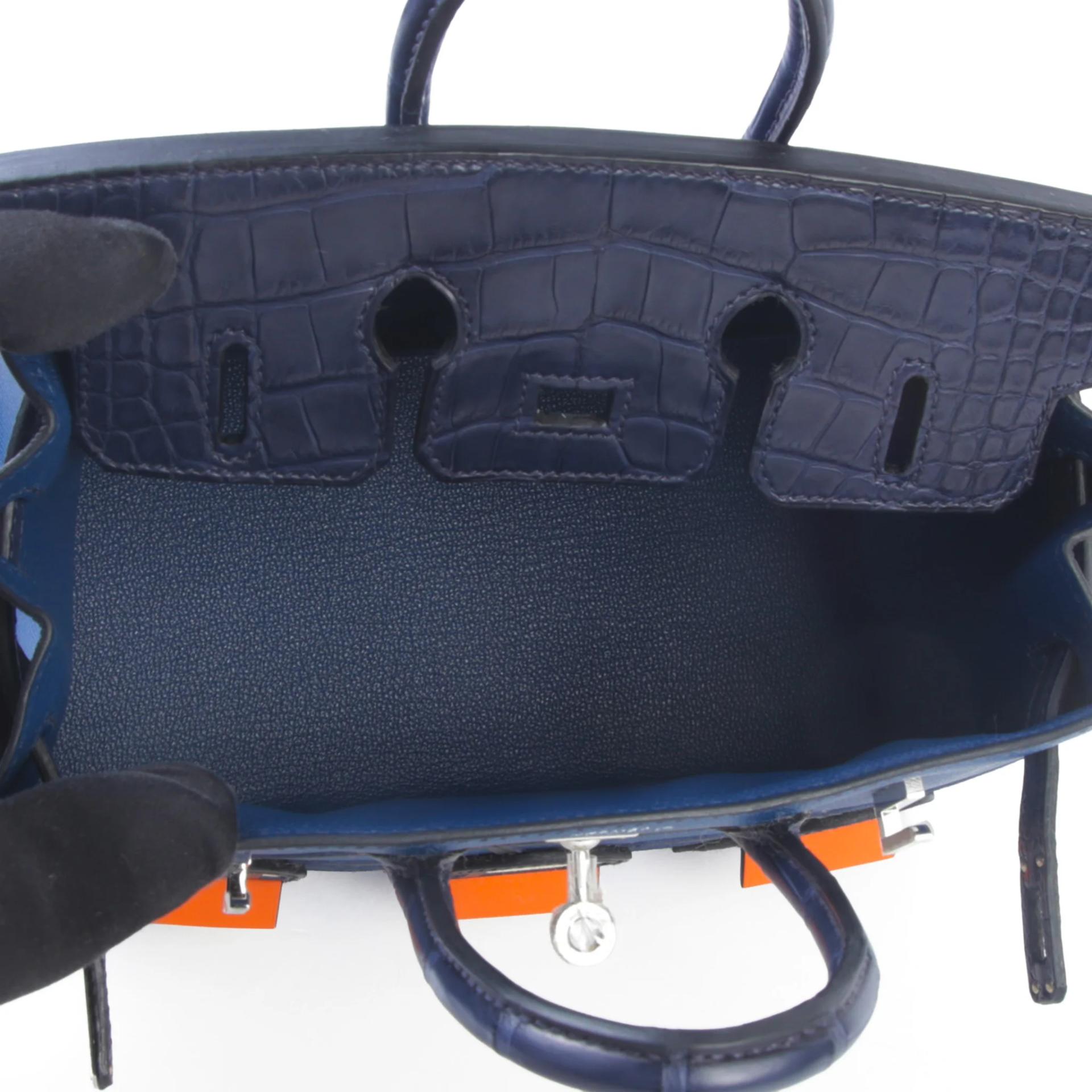未使用保存品 HERMÈS 爱马仕 限量收藏款 Birkin Faubourg 20 房子包 外缝 S4 深邃蓝 Deep Blue 78 深海蓝 Blue Marine 76 深蓝 Bleu Indigo □ 短吻鳄 雾面 Madame皮 Swift牛皮 银扣 B刻 2023年 - 9