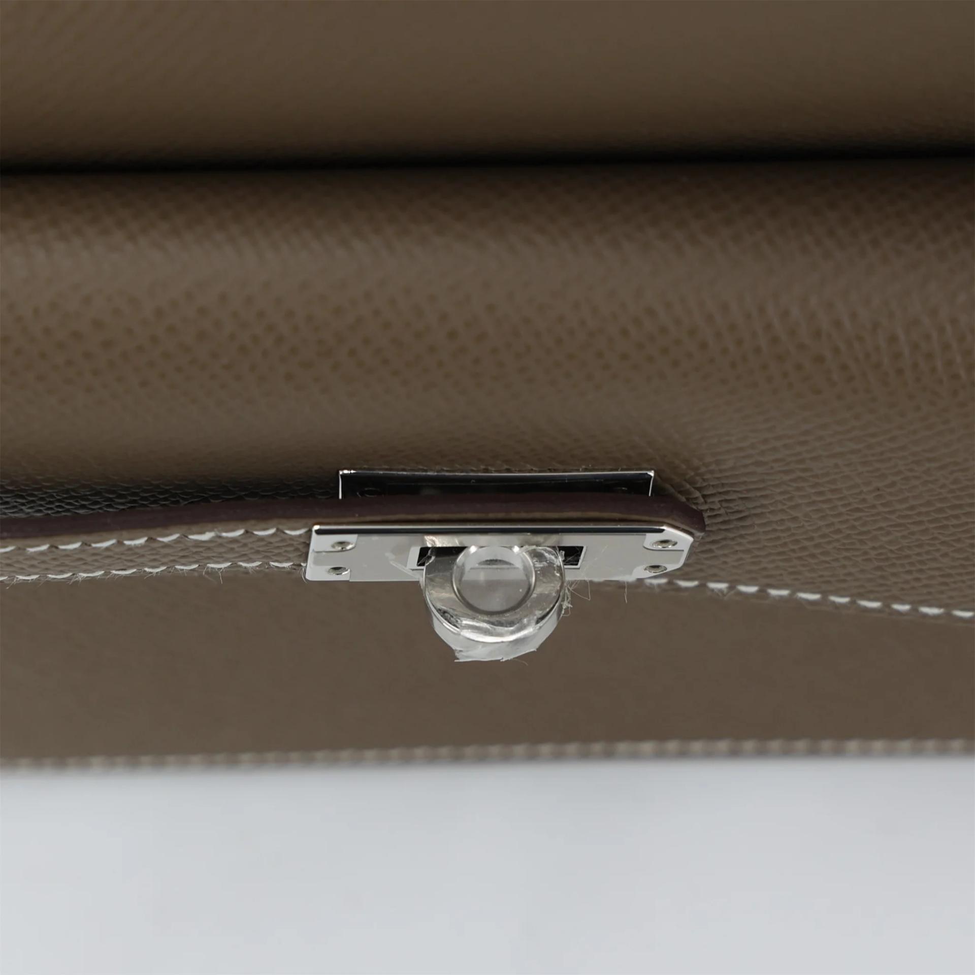 未使用保存品 HERMÈS 愛馬仕 限量收藏款 Kelly 20 en Desordre 18 大象灰 Etoupe Epsom牛皮 銀扣 U刻 2022年 - 15