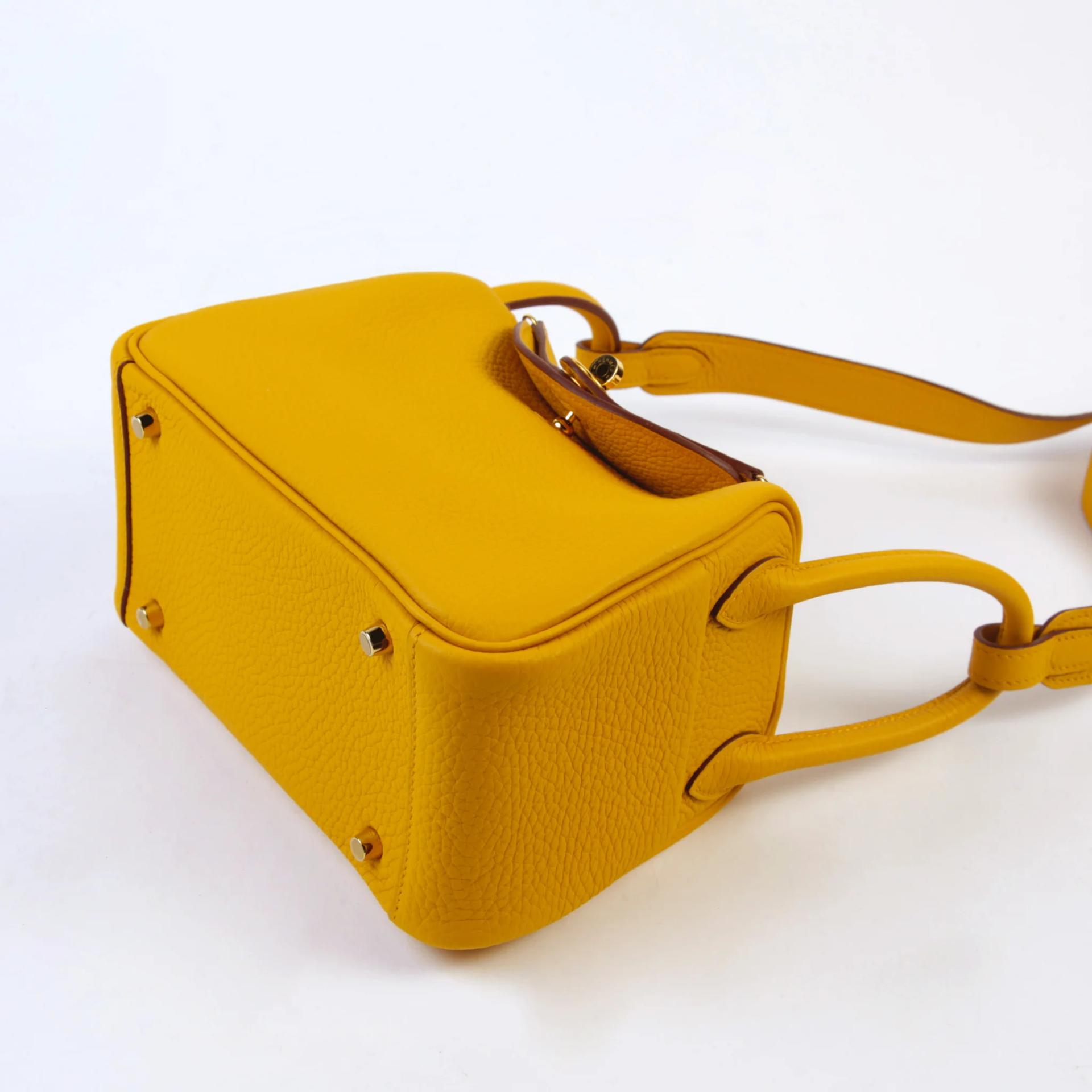 Excellent ( Rank SA ) HERMÈS Mini Lindy Jaune Ambre (9D) Clemence Gold hardware D (2019) - 5