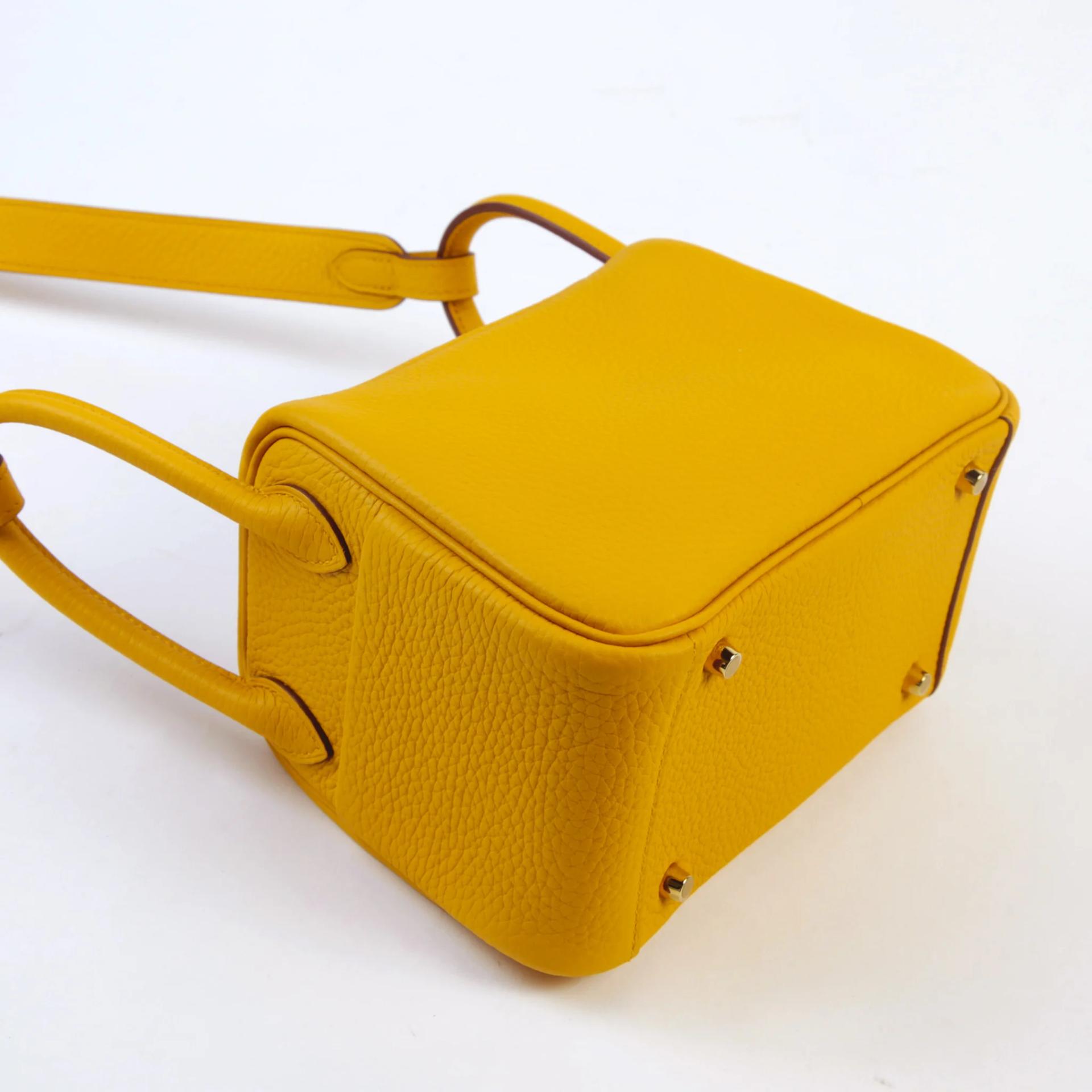 Excellent ( Rank SA ) HERMÈS Mini Lindy Jaune Ambre (9D) Clemence Gold hardware D (2019) - 6