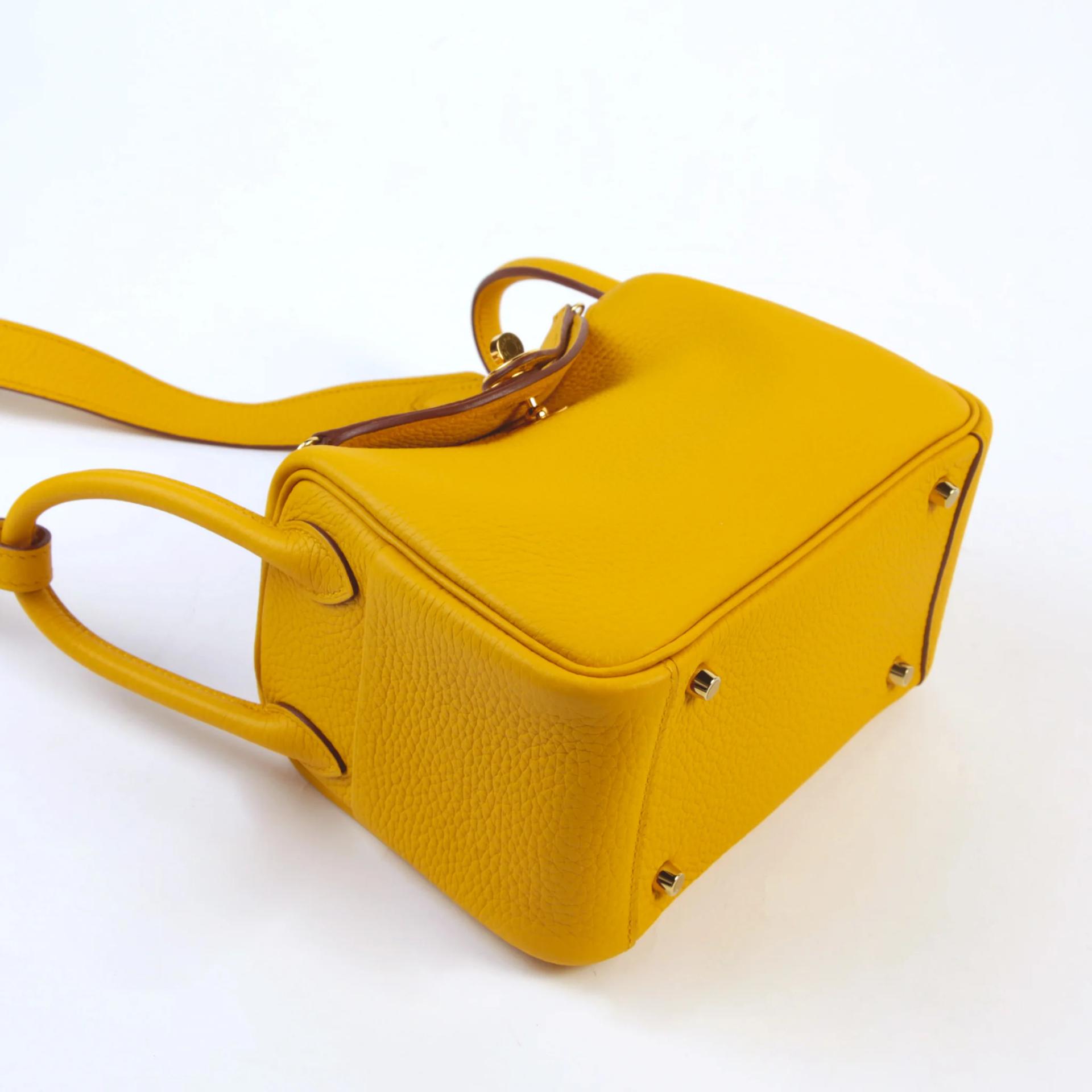 Excellent ( Rank SA ) HERMÈS Mini Lindy Jaune Ambre (9D) Clemence Gold hardware D (2019) - 4