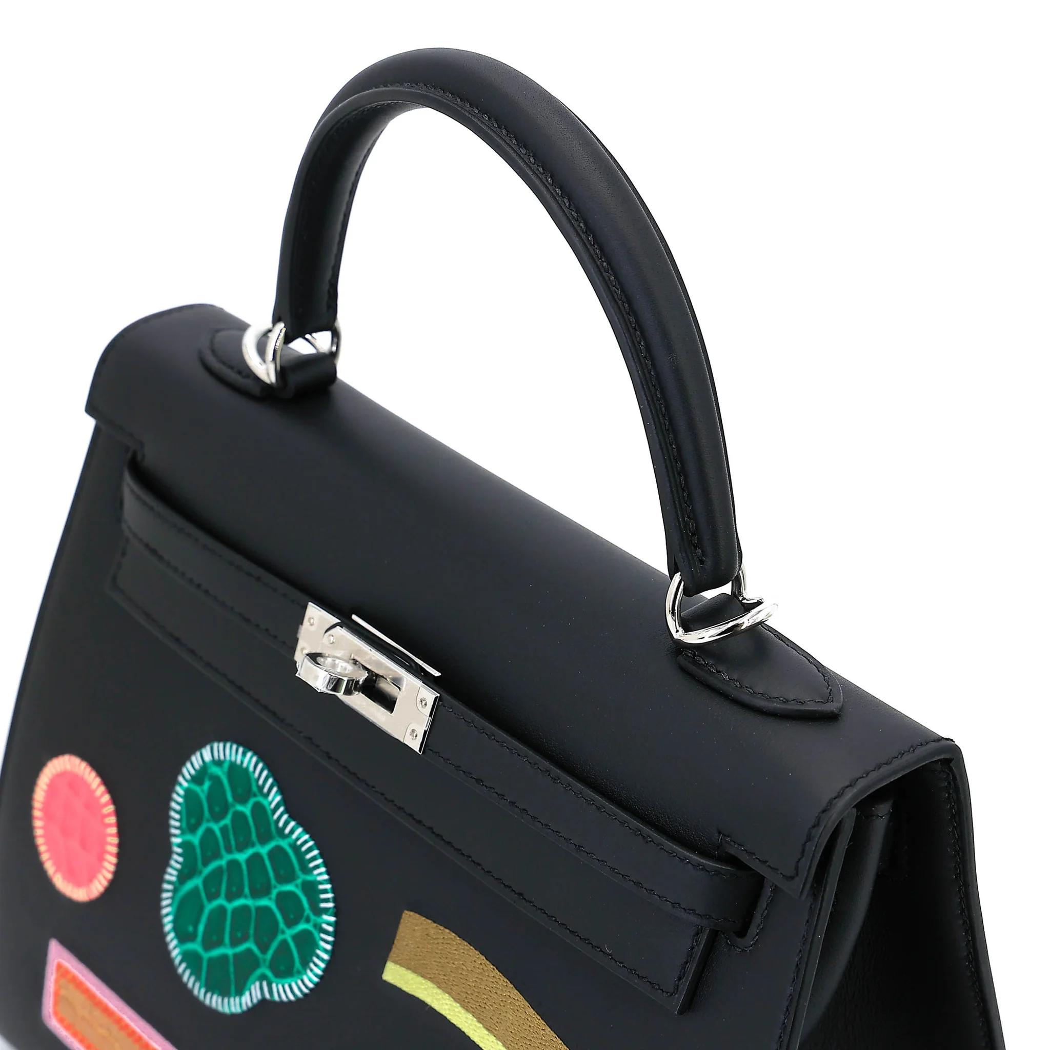 ランク N 新品 HERMÈS エルメス 限定品 ケリー25 セリエ Broderie Colla ブラック (89) ブーゲンビリア (A5) ヴェールエメラルド (6Q) タバックキャメル (24) ベトン (8L) テール (4D) スイフト シルバー金具 K刻印 (2025) - 3