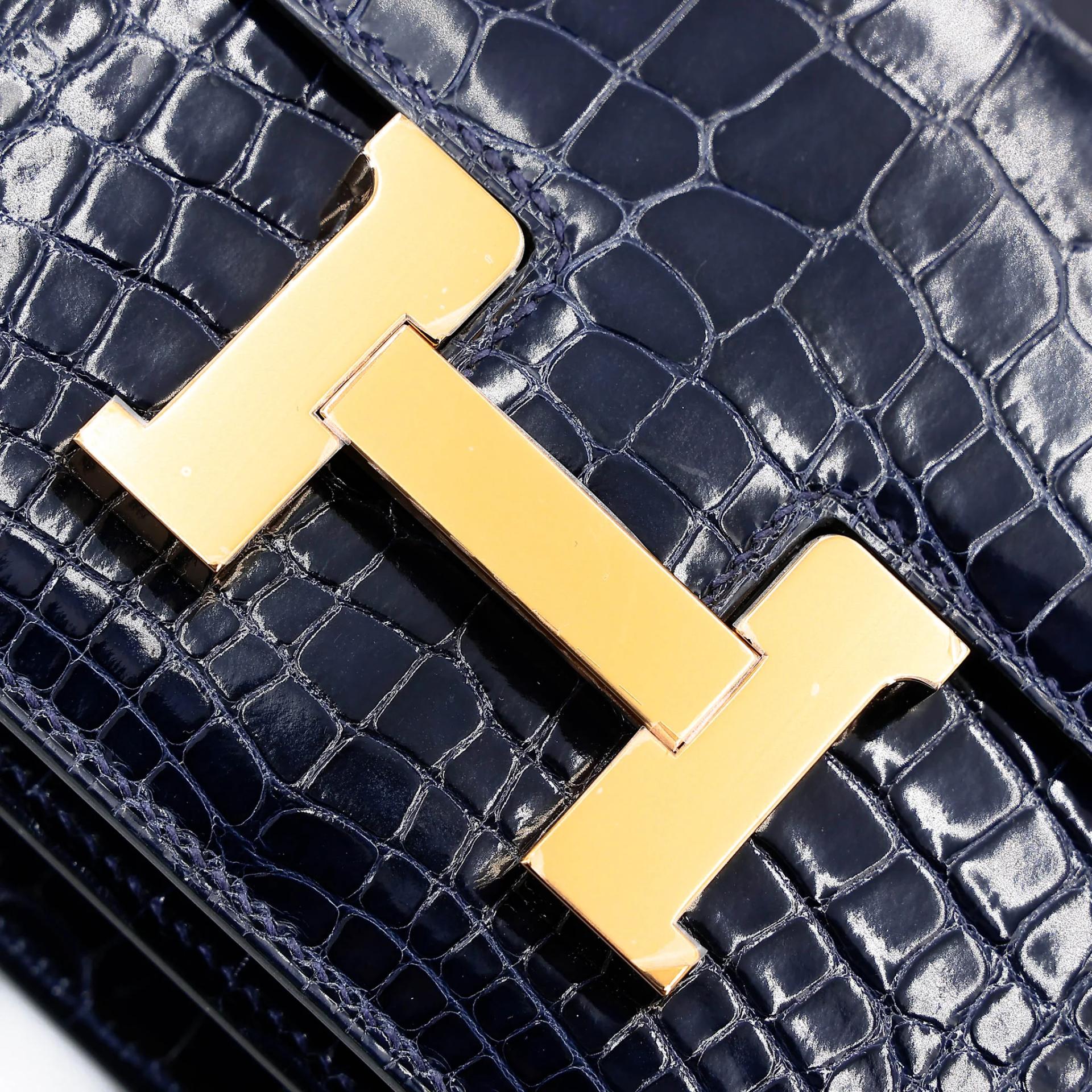 Excellent ( Rank SA ) HERMÈS Constance Mini Bleu Saphir (73) Shiny Alligator Gold hardware U (2022) - 11