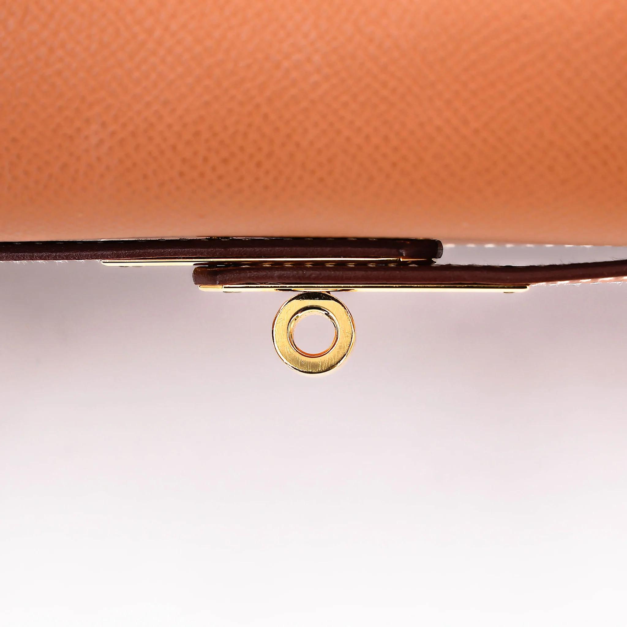 Very Good ( Rank A) HERMÈS Kelly 32 Sellier Gold (37) Epsom Gold hardware B (2023) - 14