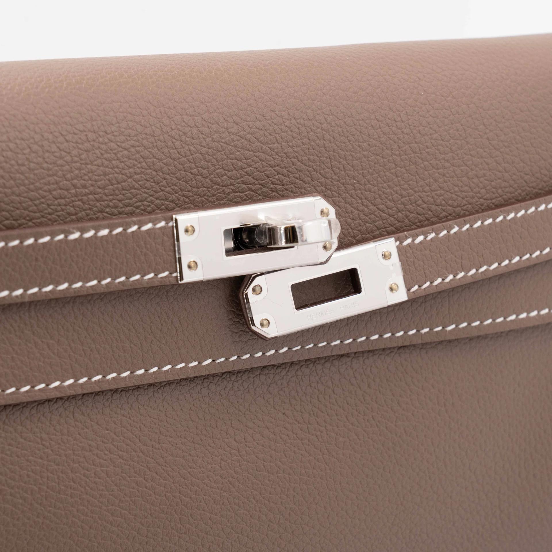 Brand New ( Rank N ) HERMÈS Kelly Danse Verso Etoupe (18) New Vert Fonce (04) Evercolor Palladium hardware G (2026) - 8