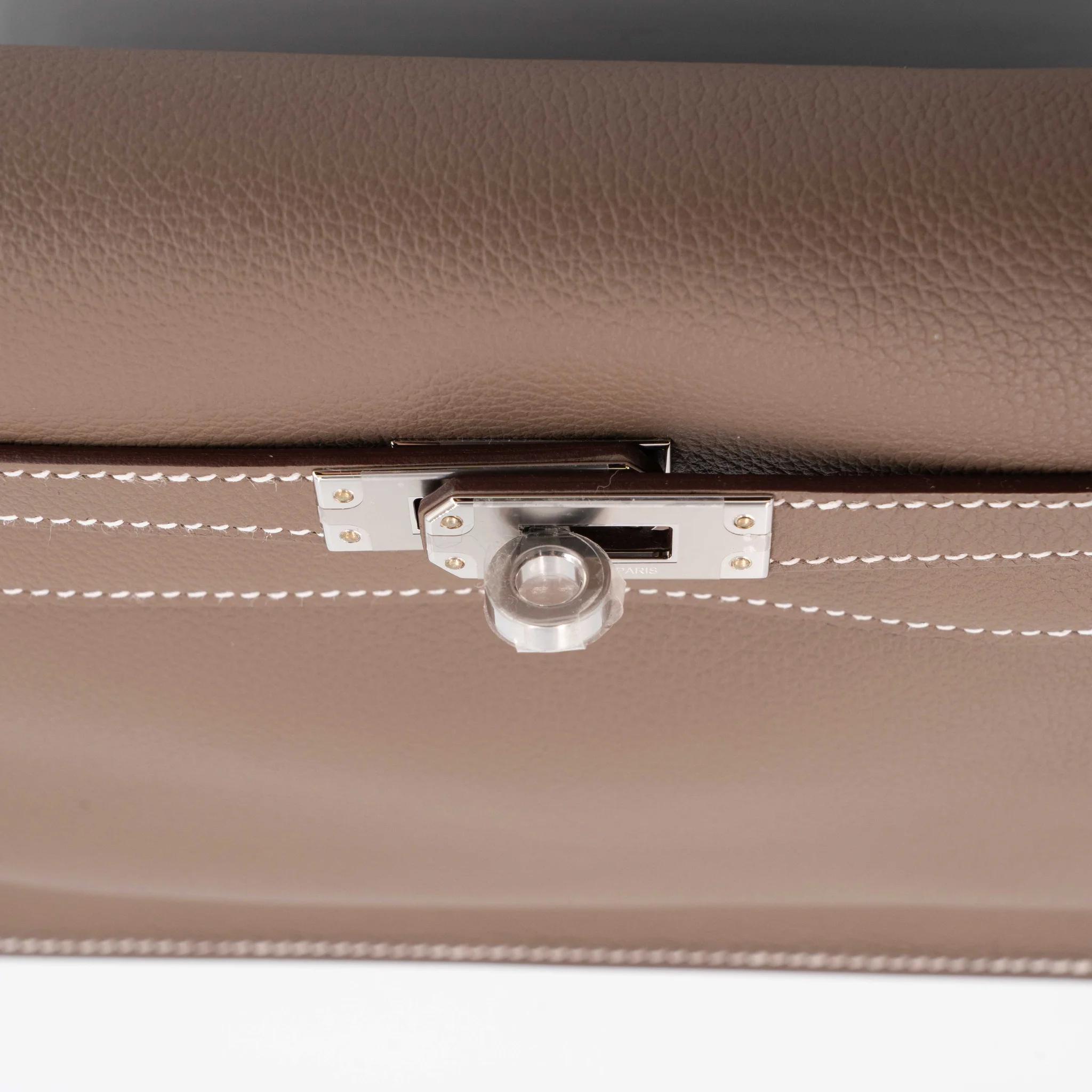Brand New ( Rank N ) HERMÈS Kelly Danse Verso Etoupe (18) New Vert Fonce (04) Evercolor Palladium hardware G (2026) - 3