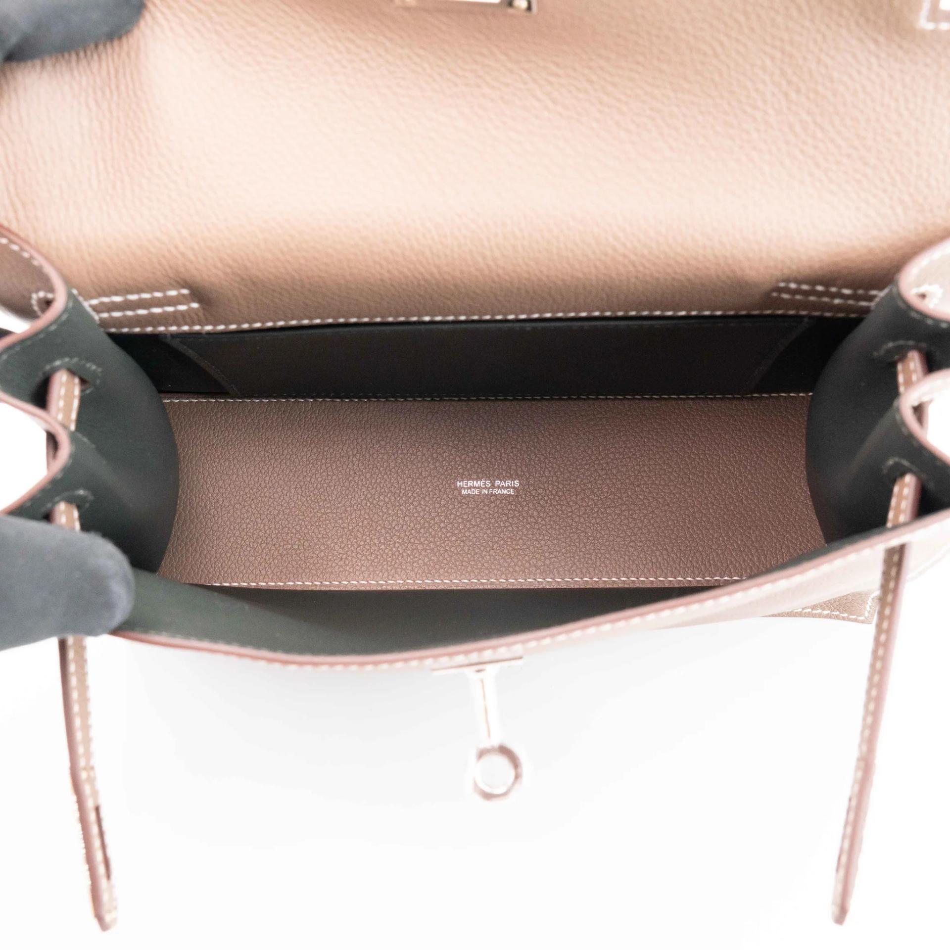 Brand New ( Rank N ) HERMÈS Kelly Danse Verso Etoupe (18) New Vert Fonce (04) Evercolor Palladium hardware G (2026) - 13