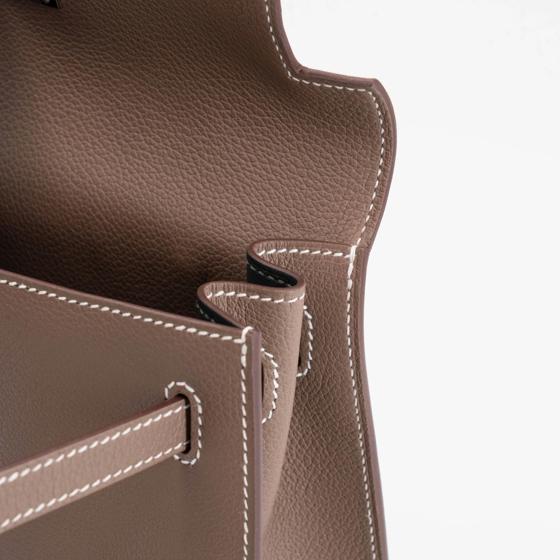 Brand New ( Rank N ) HERMÈS Kelly Danse Verso Etoupe (18) New Vert Fonce (04) Evercolor Palladium hardware G (2026) - 11